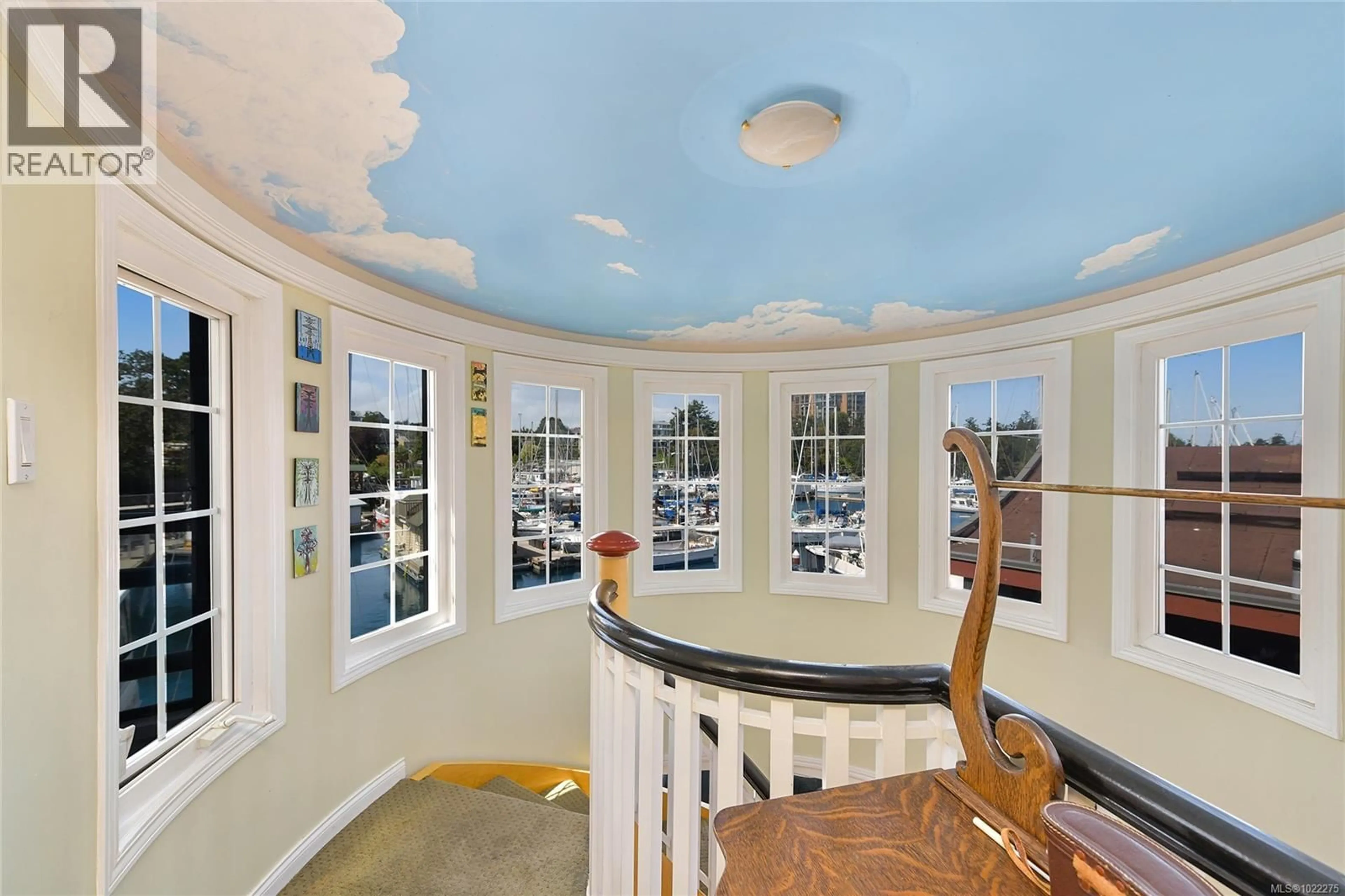 Indoor foyer for 27 - 453 HEAD STREET, Esquimalt British Columbia V9A5S1