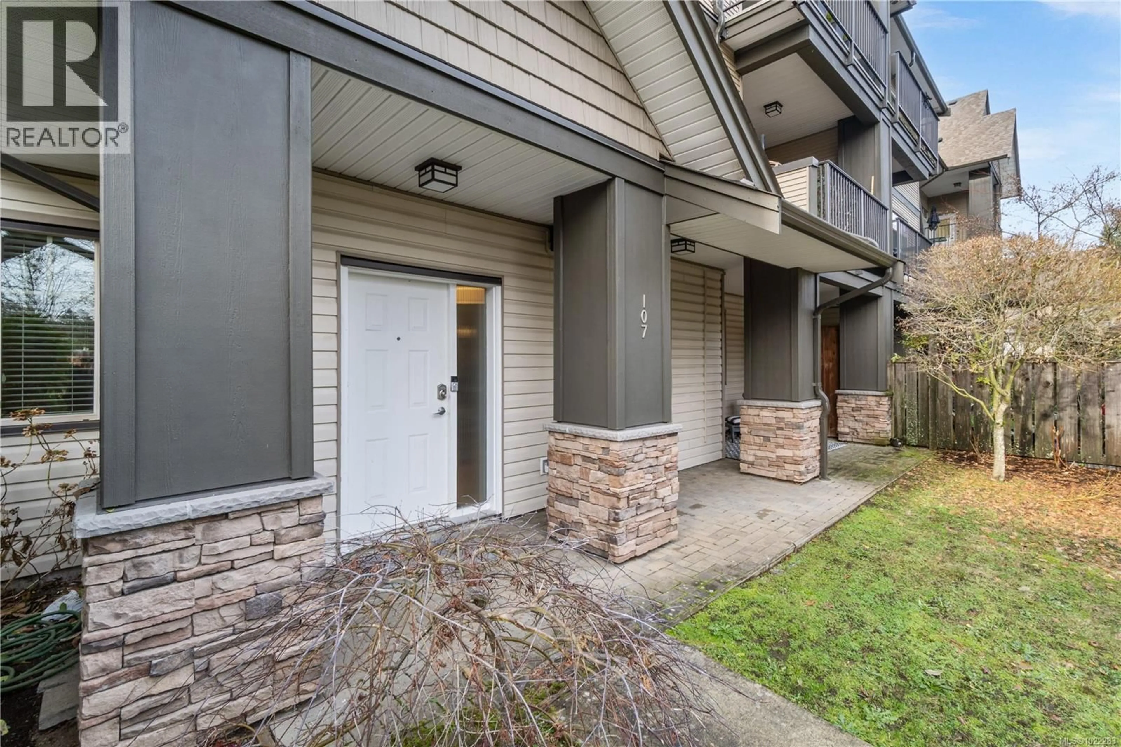 Patio, street for 107 - 2111 MEREDITH ROAD, Nanaimo British Columbia V9Y2B6