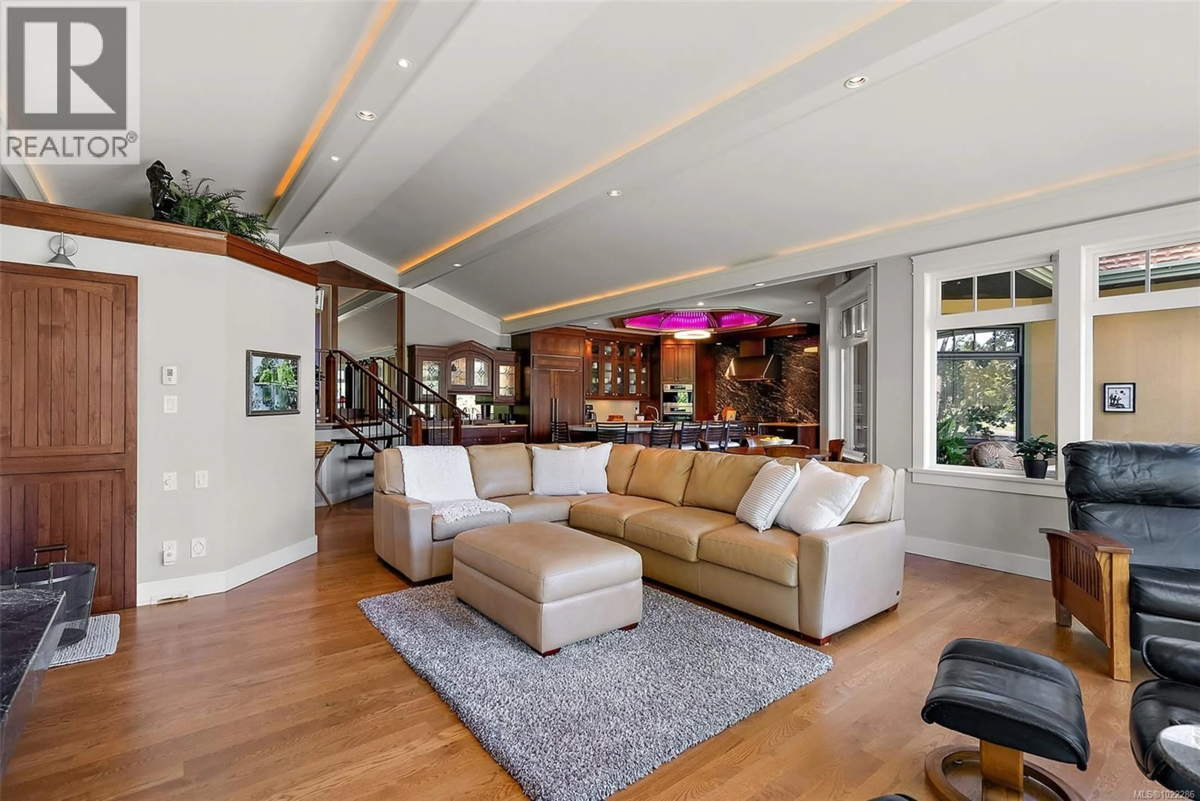 Living room with furniture, unknown for 2751 SHORELINE DRIVE, View Royal British Columbia V9B1M7