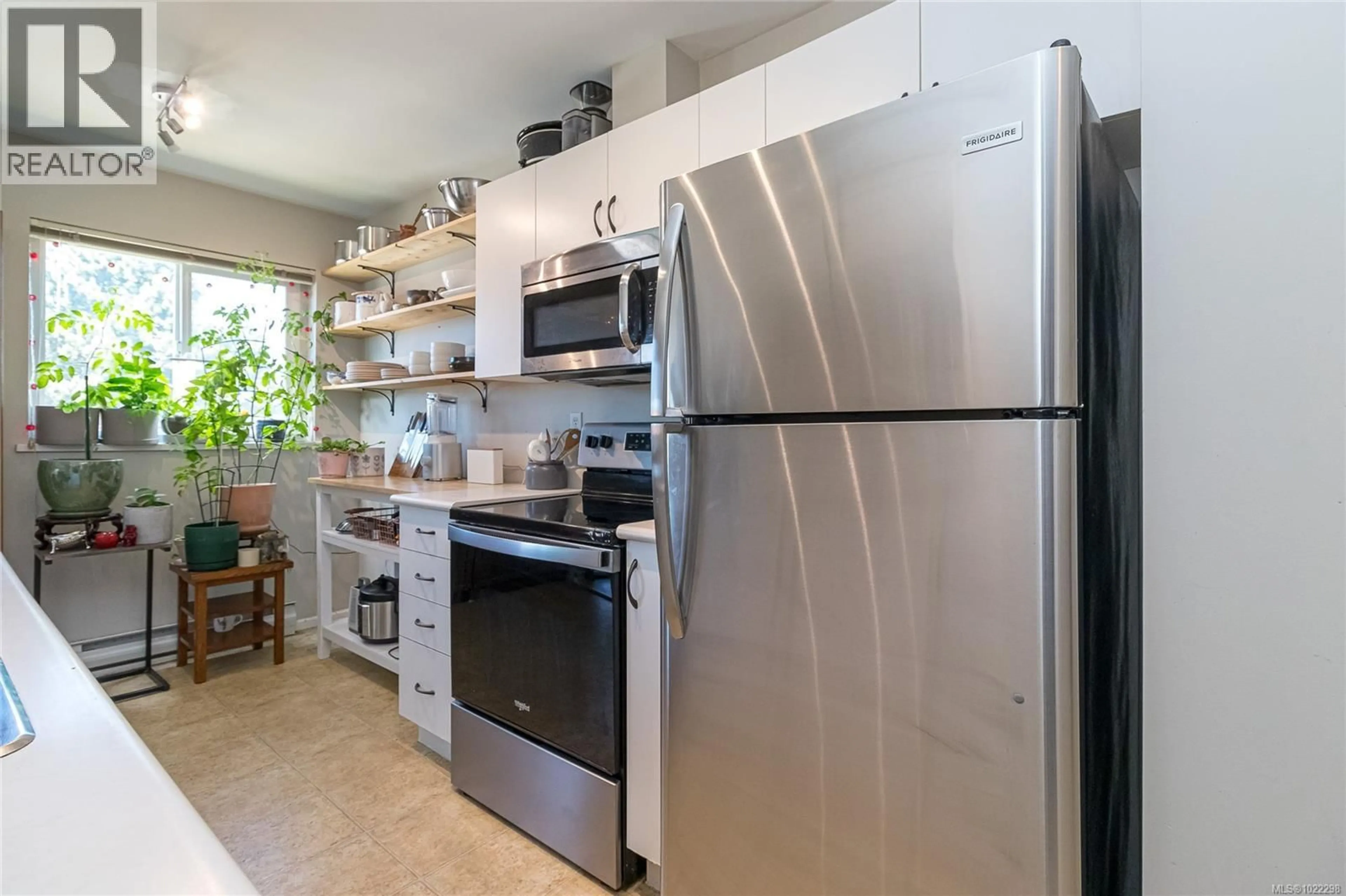 Standard kitchen, unknown for 403 - 1028 BALMORAL ROAD, Victoria British Columbia V8T1A8