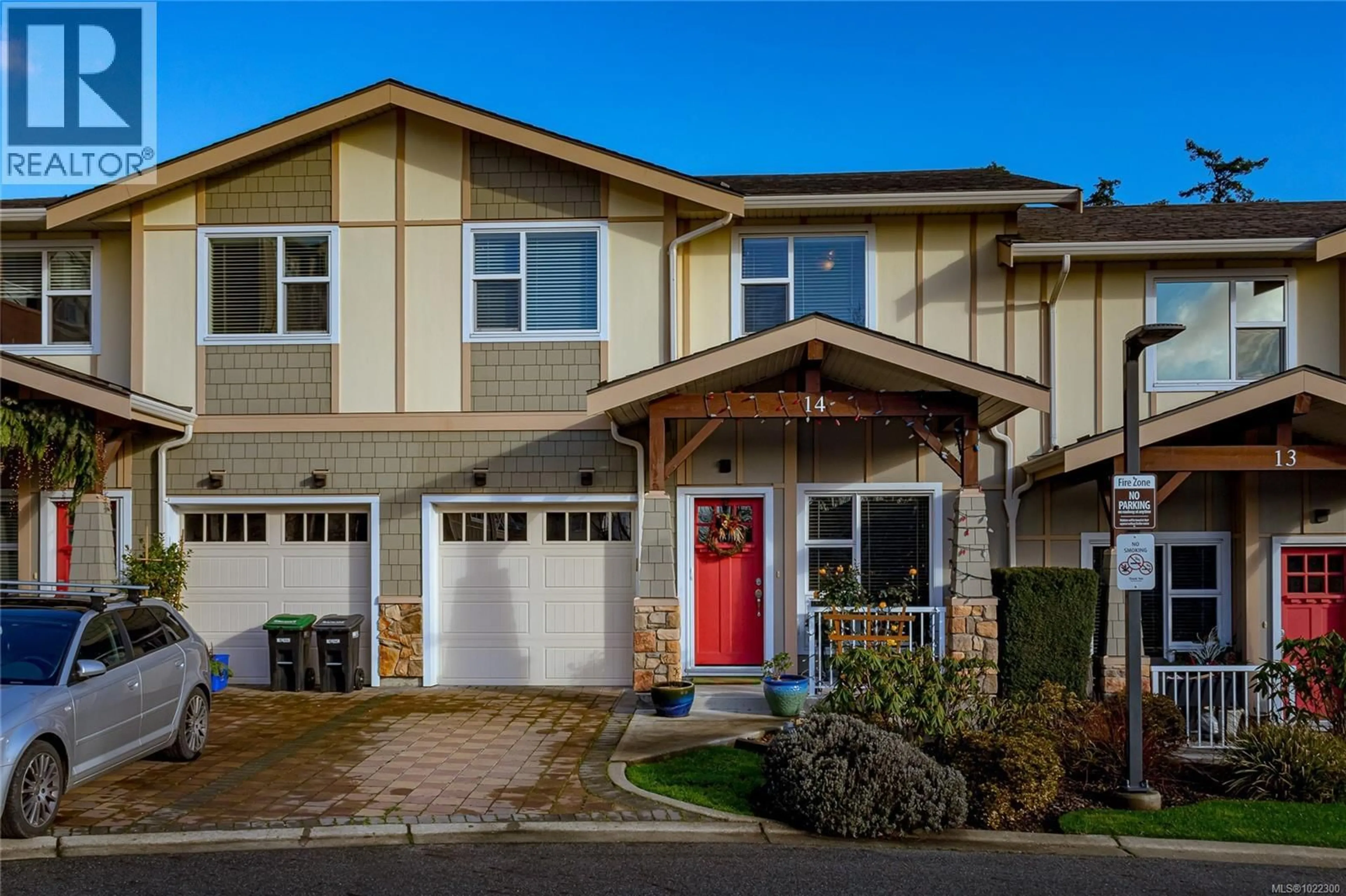 Home with vinyl exterior material, street for 14 - 1900 WATKISS WAY, View Royal British Columbia V9B0S8