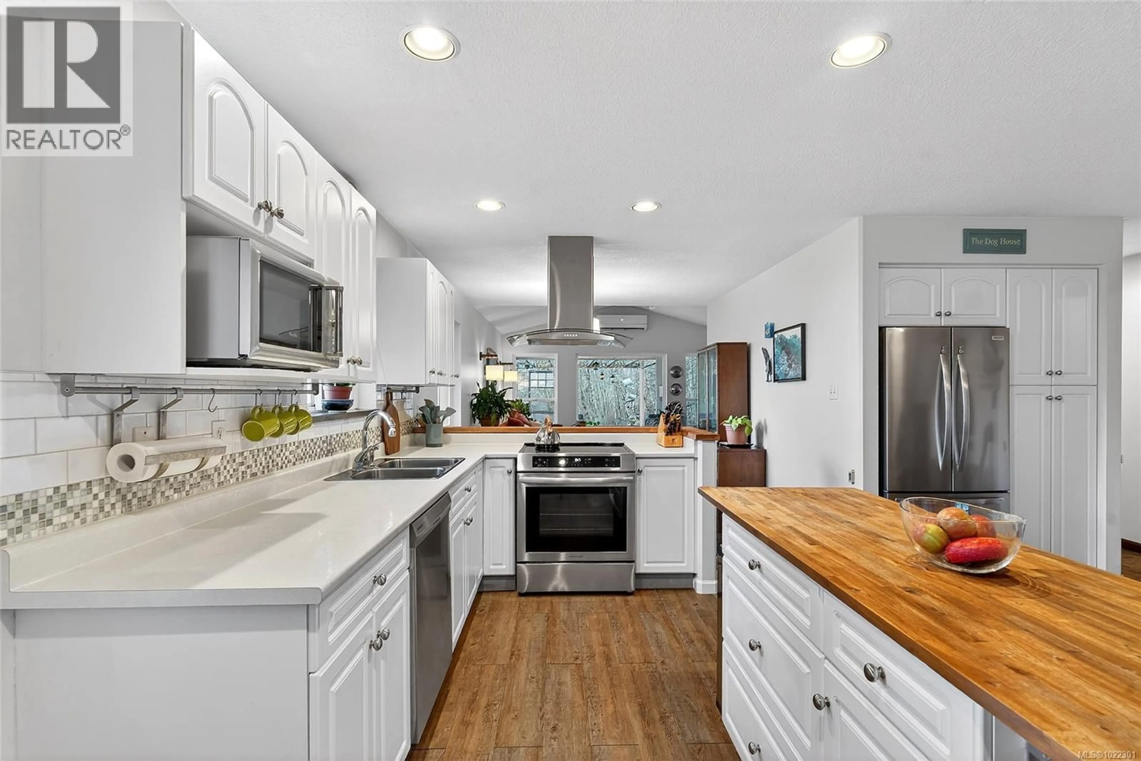 Open concept kitchen, unknown for 1529 BENZON CRESCENT, Errington British Columbia V0R1V0