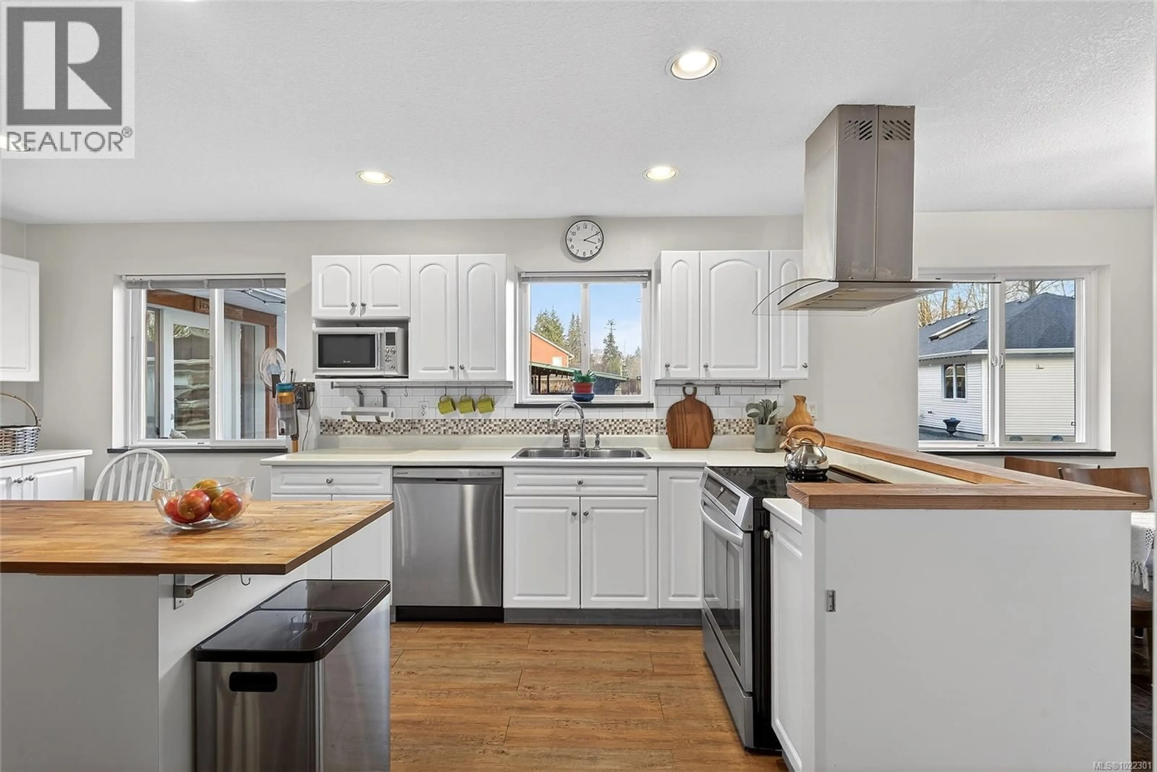 Open concept kitchen, unknown for 1529 BENZON CRESCENT, Errington British Columbia V0R1V0