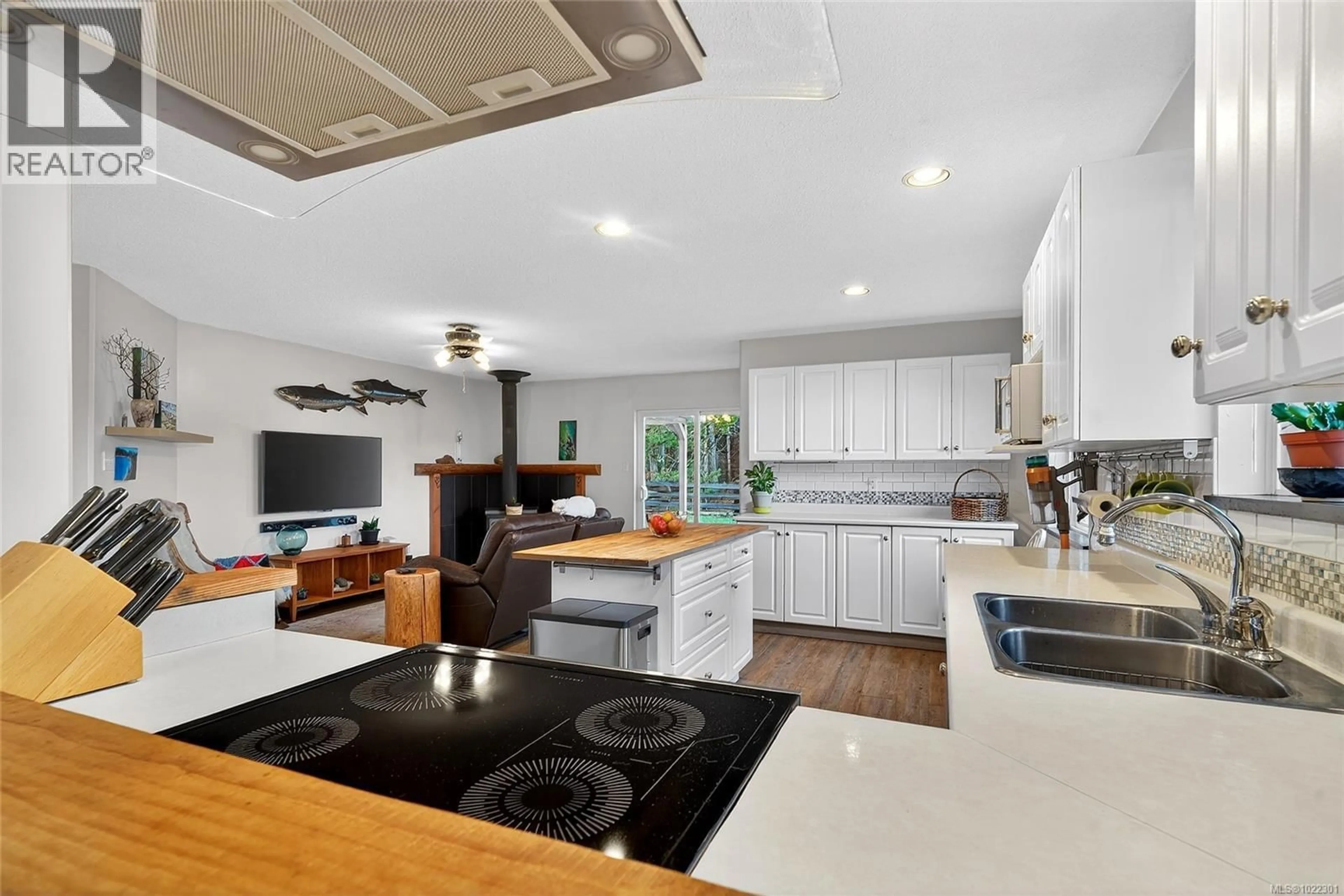 Open concept kitchen, unknown for 1529 BENZON CRESCENT, Errington British Columbia V0R1V0