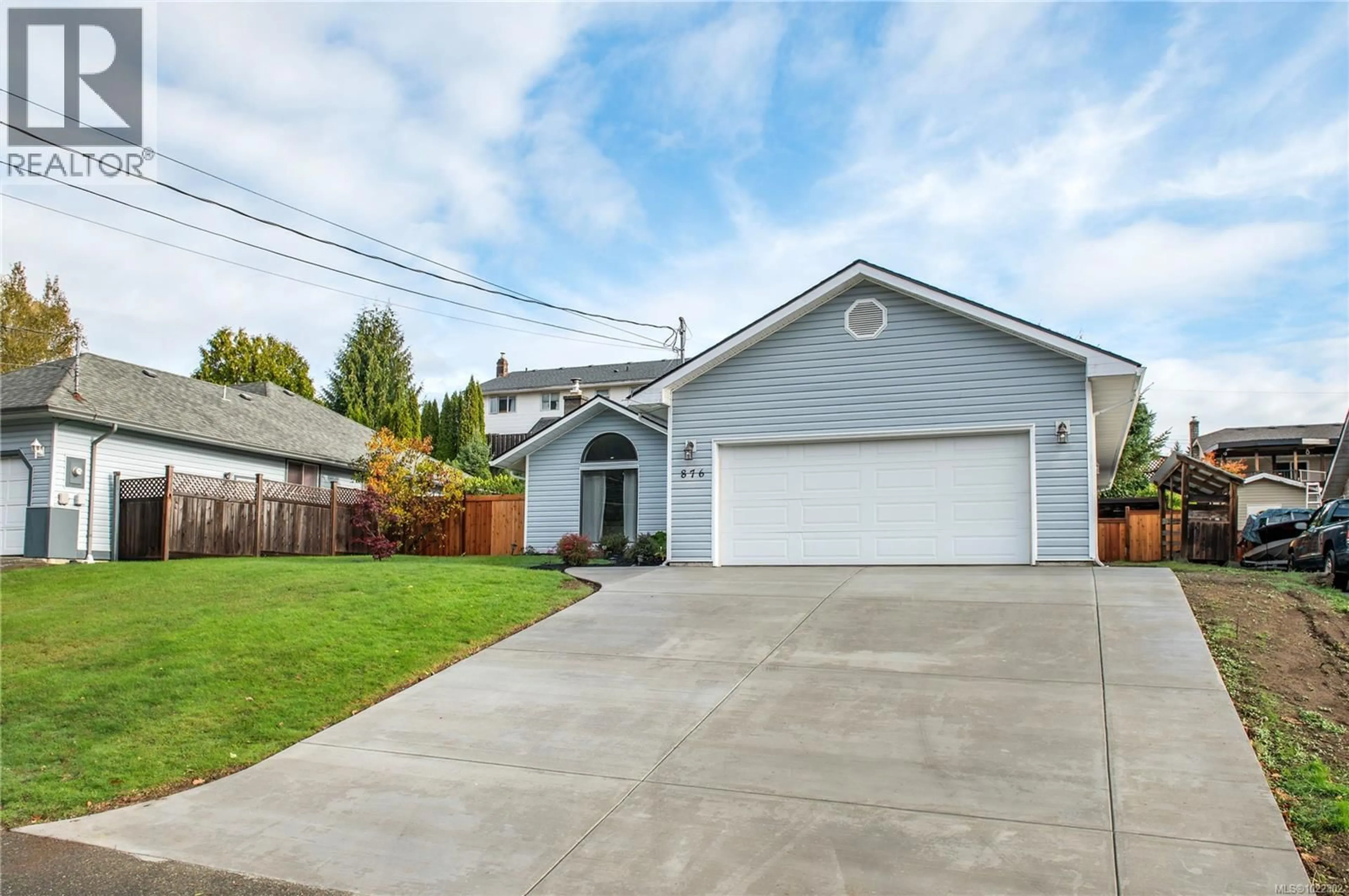 Home with vinyl exterior material, street for 876 SPRINGBOK ROAD, Campbell River British Columbia V9W7M3