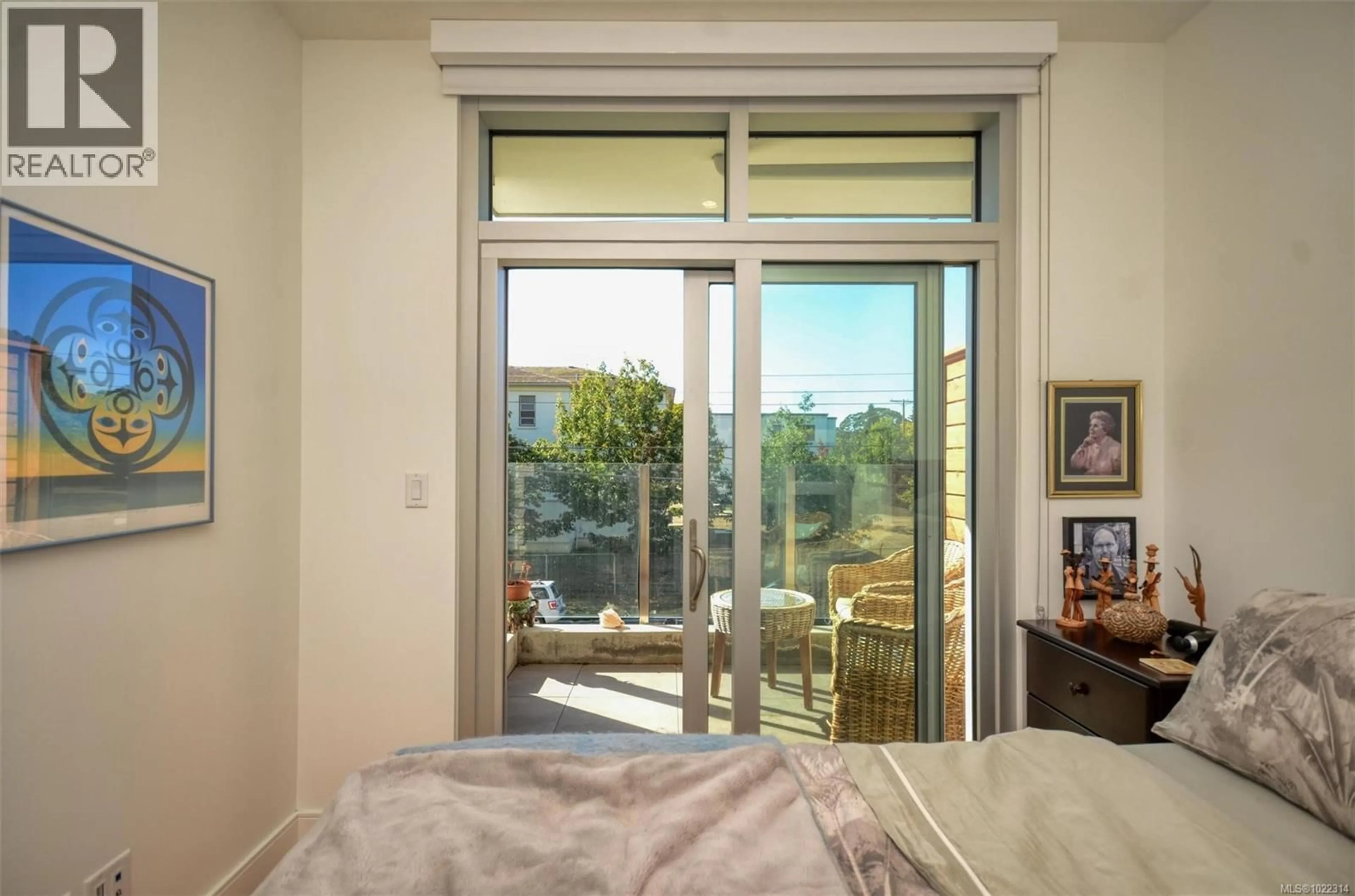 Unknown for 203 - 916 LYALL STREET, Esquimalt British Columbia V9A5E6