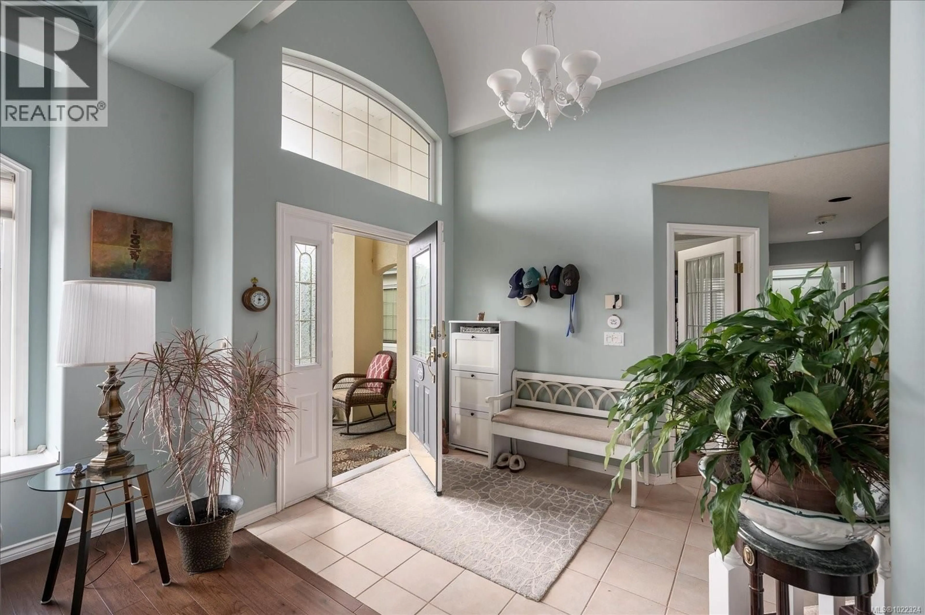 Indoor entryway for 6355 LASALLE ROAD, Nanaimo British Columbia V9V1N6