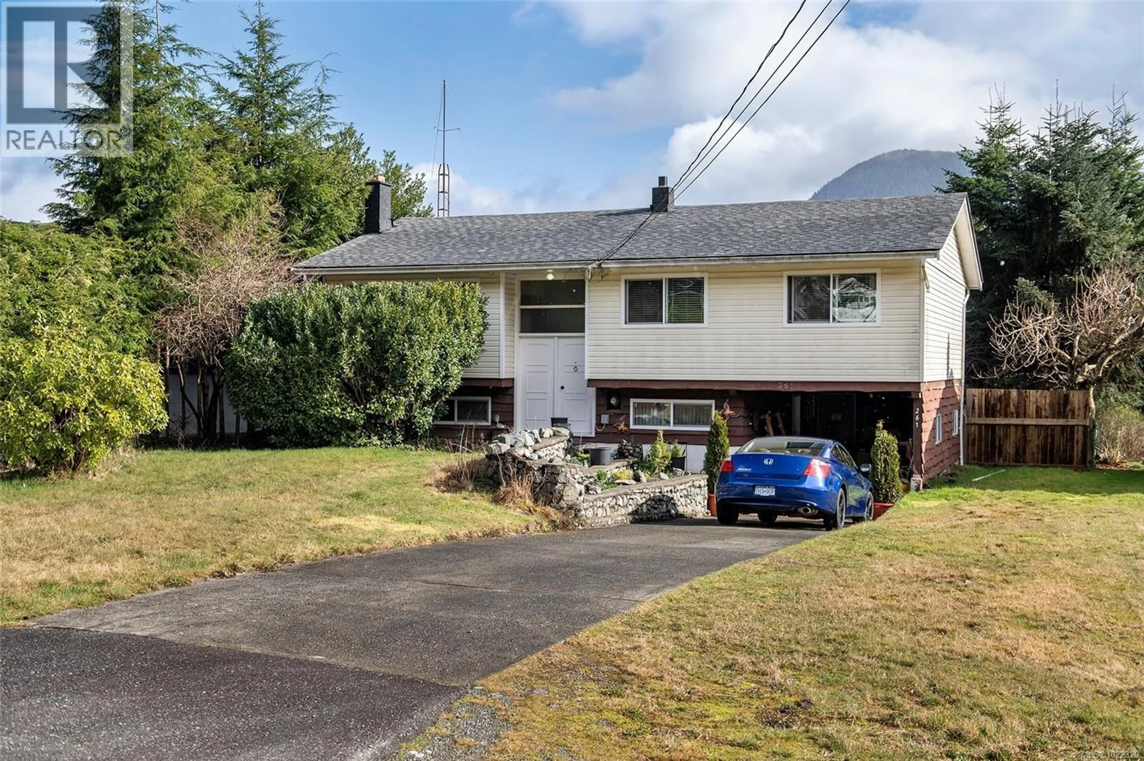 A pic from outside/outdoor area/front of a property/back of a property/a pic from drone, street for 261 AMBLESIDE DRIVE, Sayward British Columbia V0P1R0