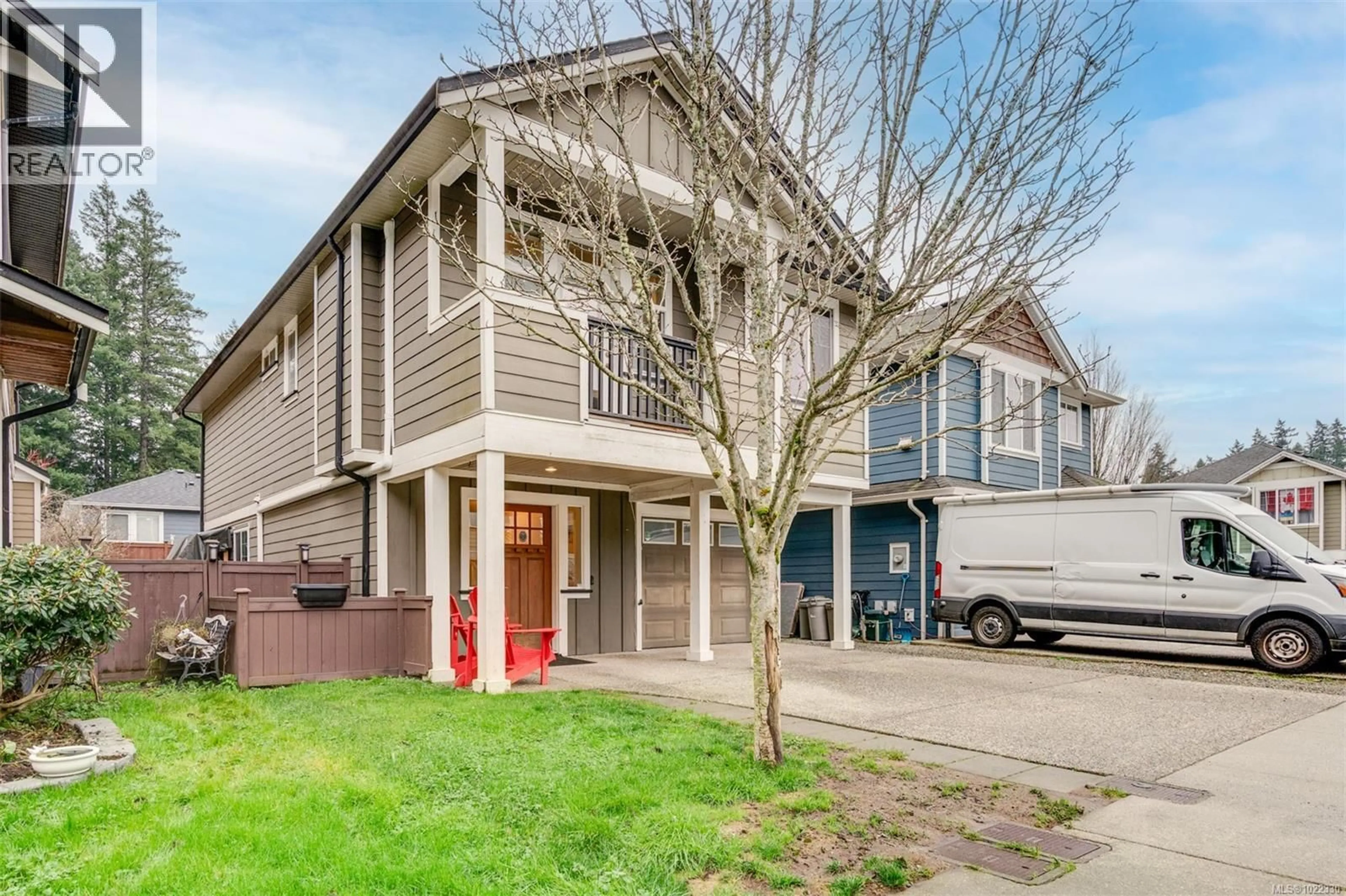 Home with vinyl exterior material, street for 3593 KINETIC COURT, Langford British Columbia V9C0E9