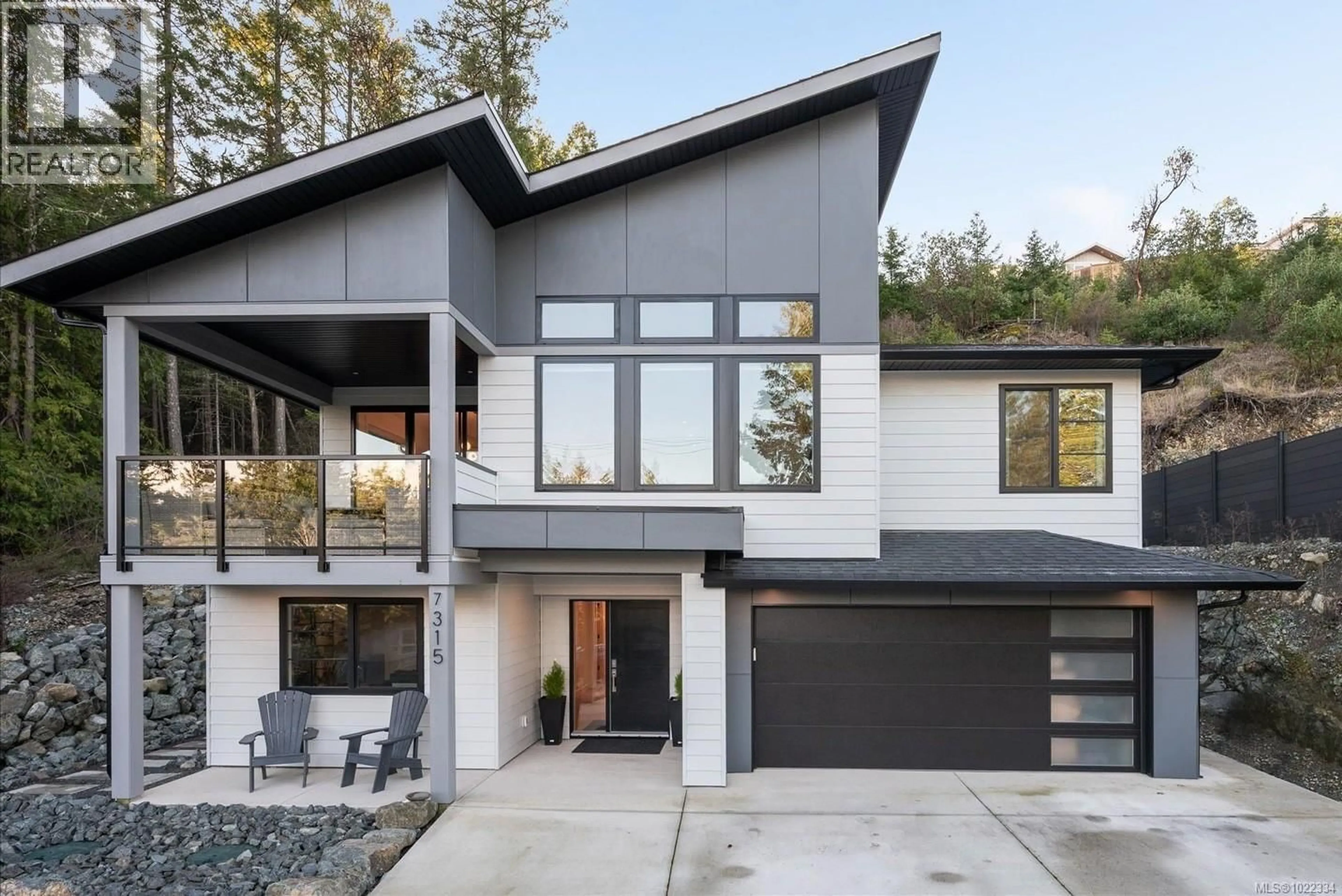 Home with vinyl exterior material, unknown for 7315 AULDS ROAD, Lantzville British Columbia V0R2H0