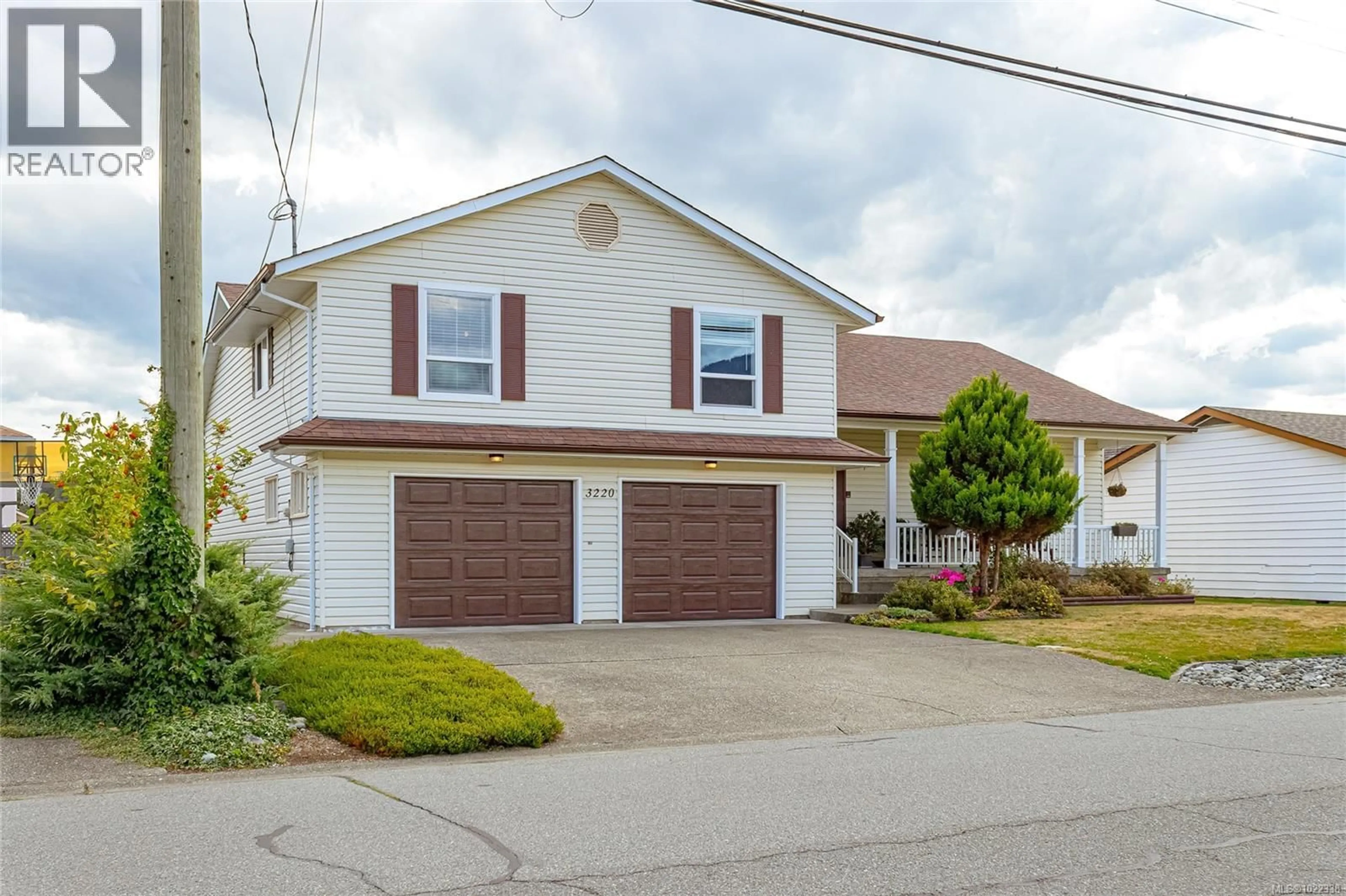 Home with vinyl exterior material, street for 3220 MOORFIELD ROAD, Duncan British Columbia V9L4A9