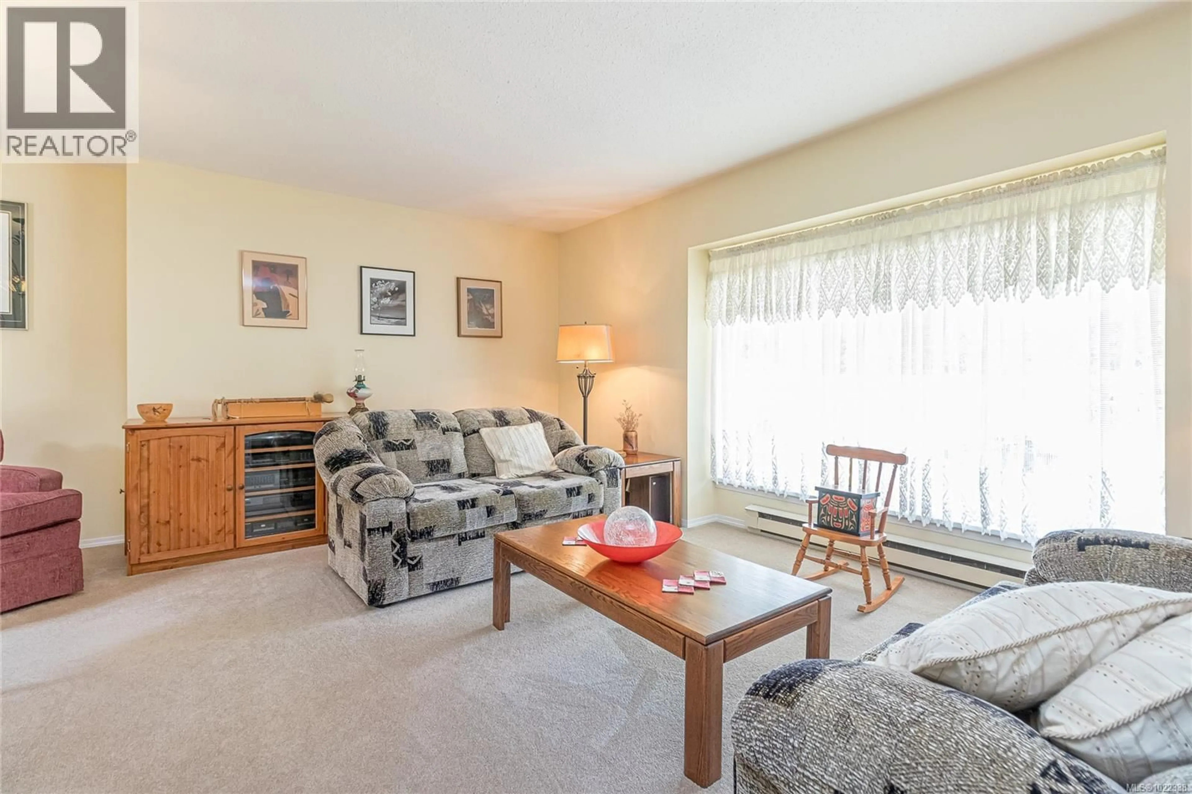 Living room with furniture, unknown for 3220 MOORFIELD ROAD, Duncan British Columbia V9L4A9