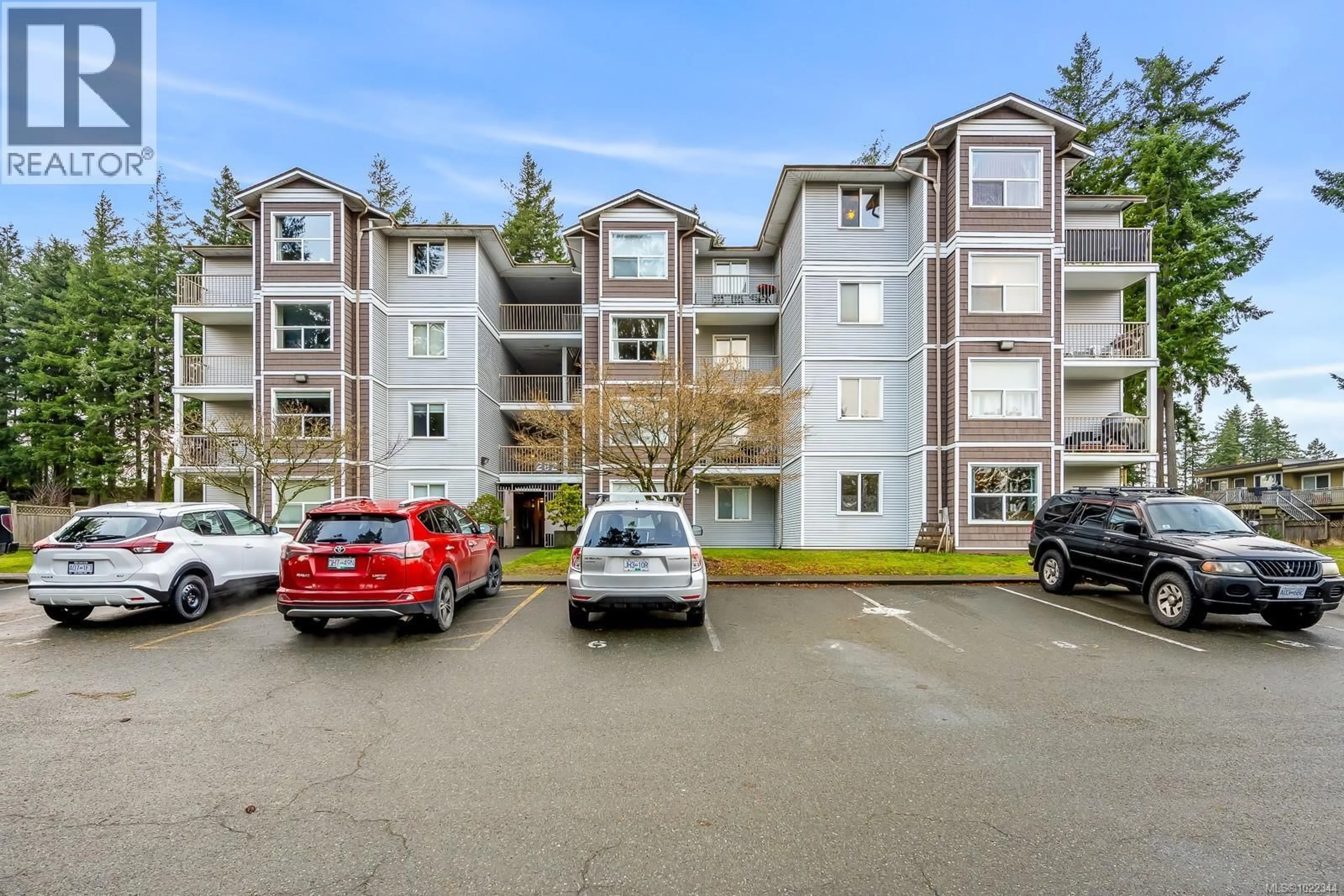 A pic from outside/outdoor area/front of a property/back of a property/a pic from drone, mountain view for 409 - 282 BIRCH STREET, Campbell River British Columbia V9W2S3