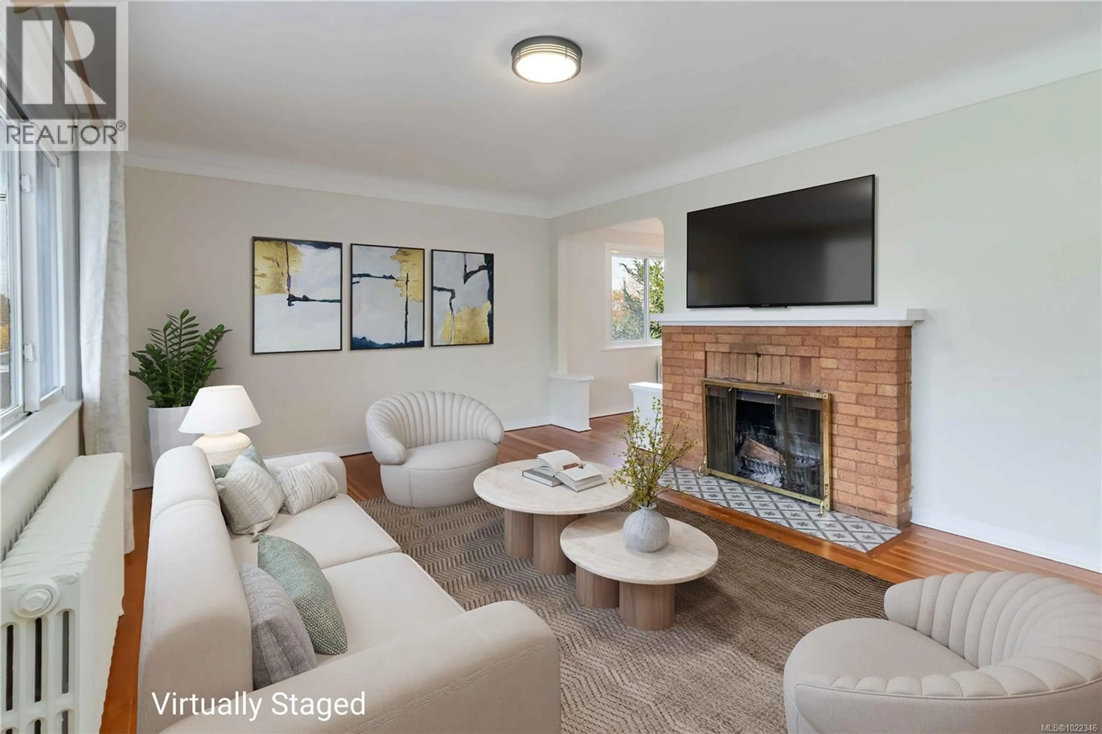 Living room with furniture, unknown for 1835 FERNWOOD ROAD, Victoria British Columbia V8T2Y5