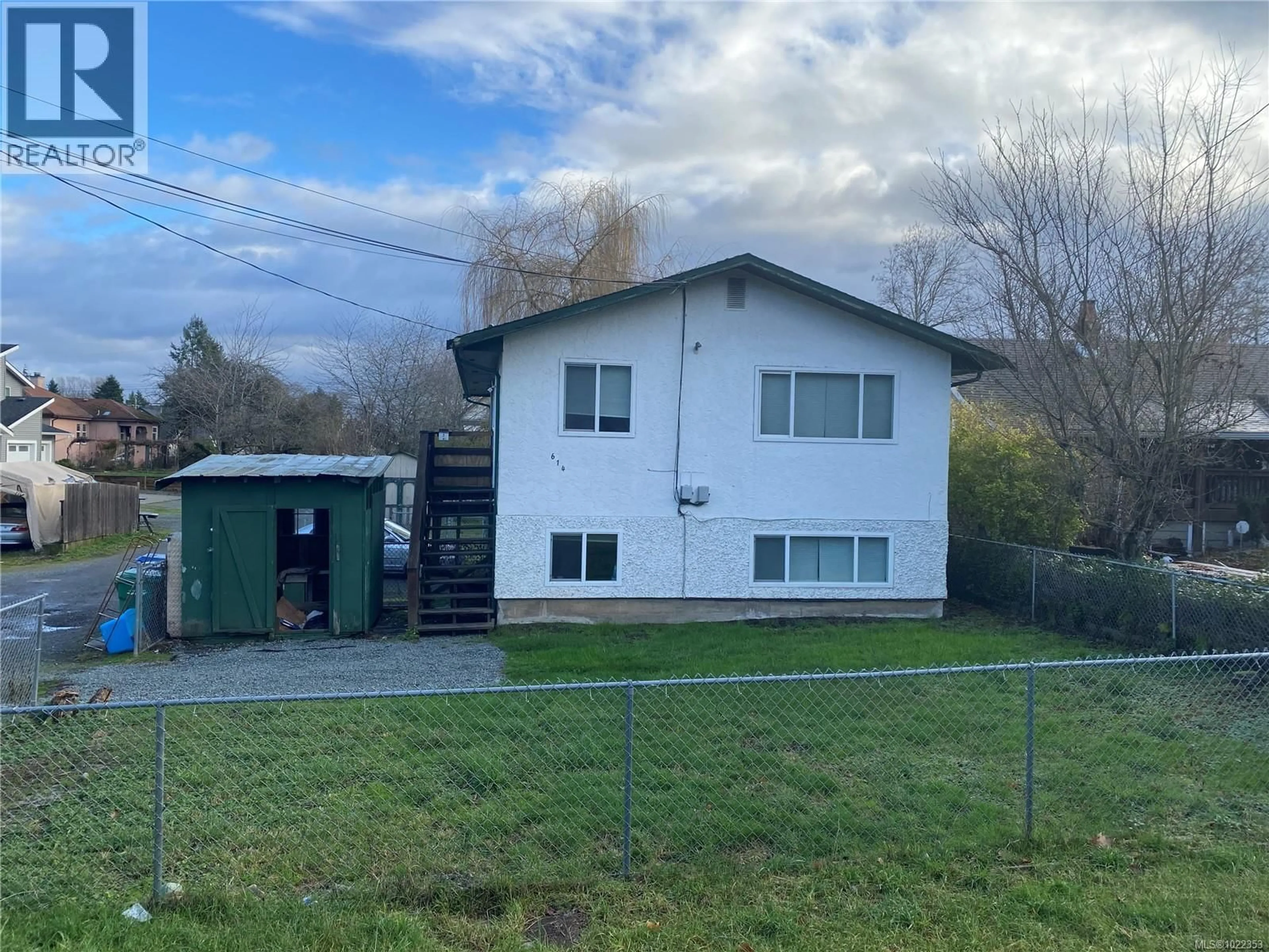 A pic from outside/outdoor area/front of a property/back of a property/a pic from drone, building for 614 WINCHESTER AVENUE, Nanaimo British Columbia V9R4B7