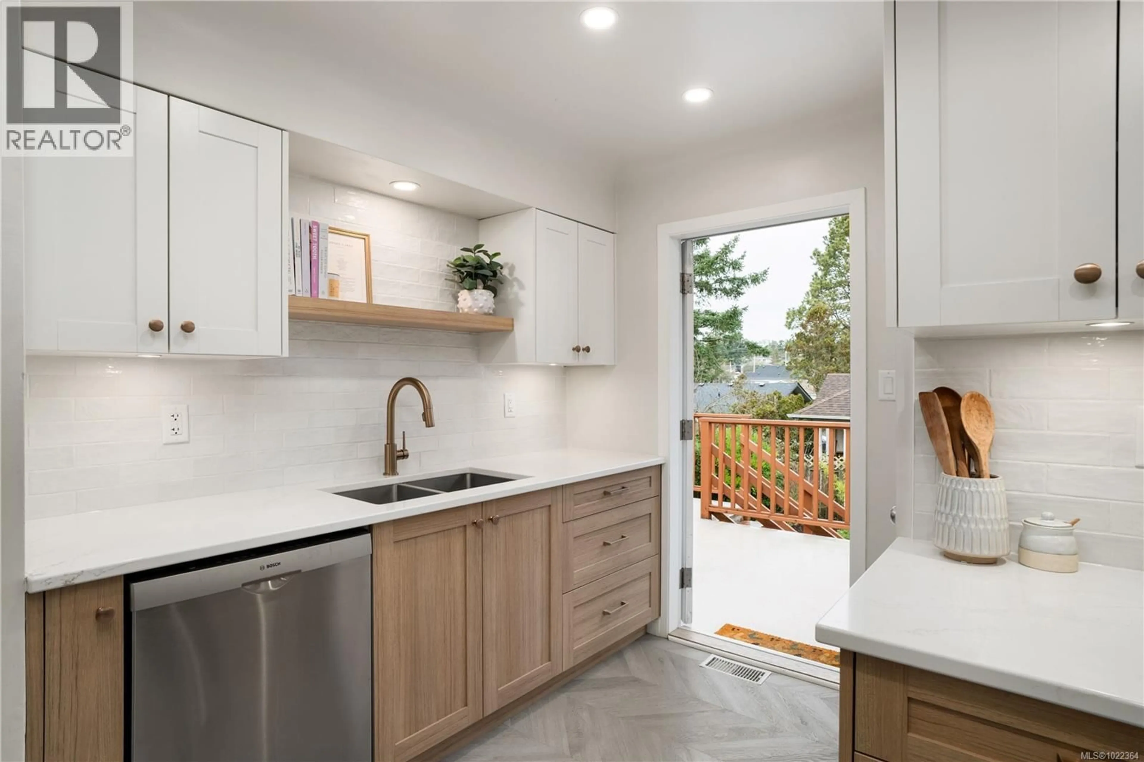 Unknown for 610 BAKER STREET, Saanich British Columbia V8Z2H7