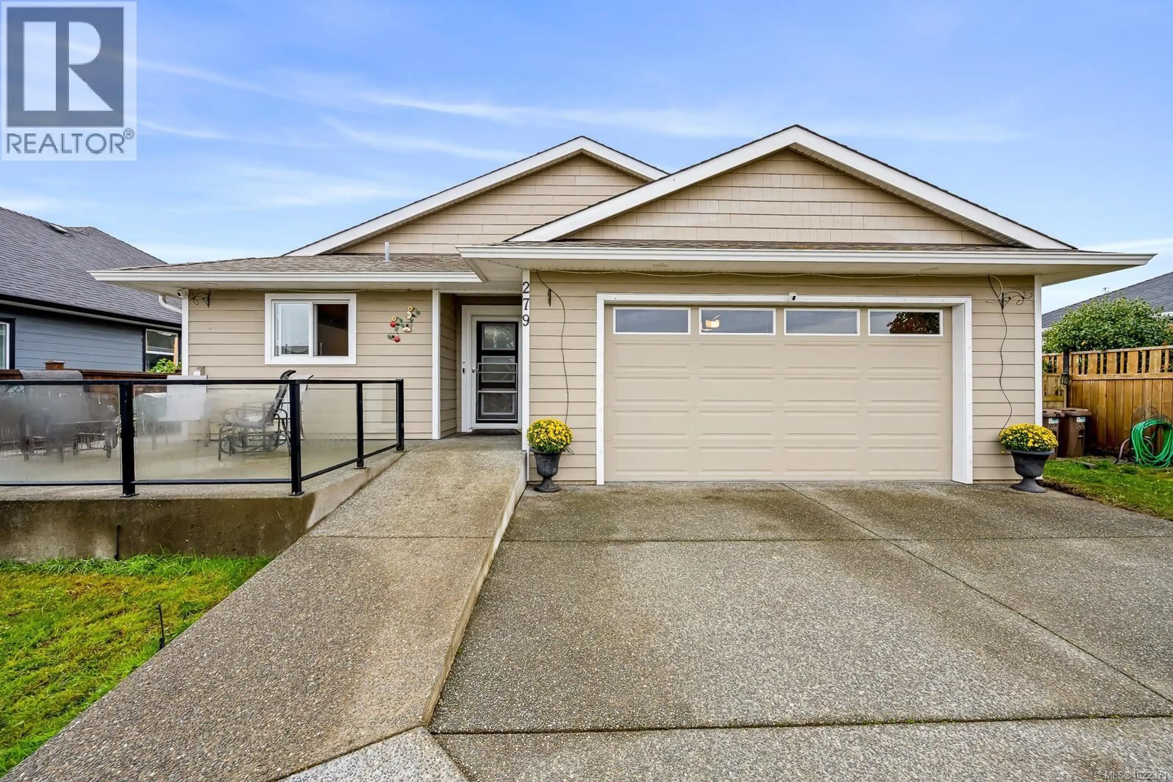 Home with vinyl exterior material, street for 279 MICHIGAN DRIVE, Campbell River British Columbia V9H0C7