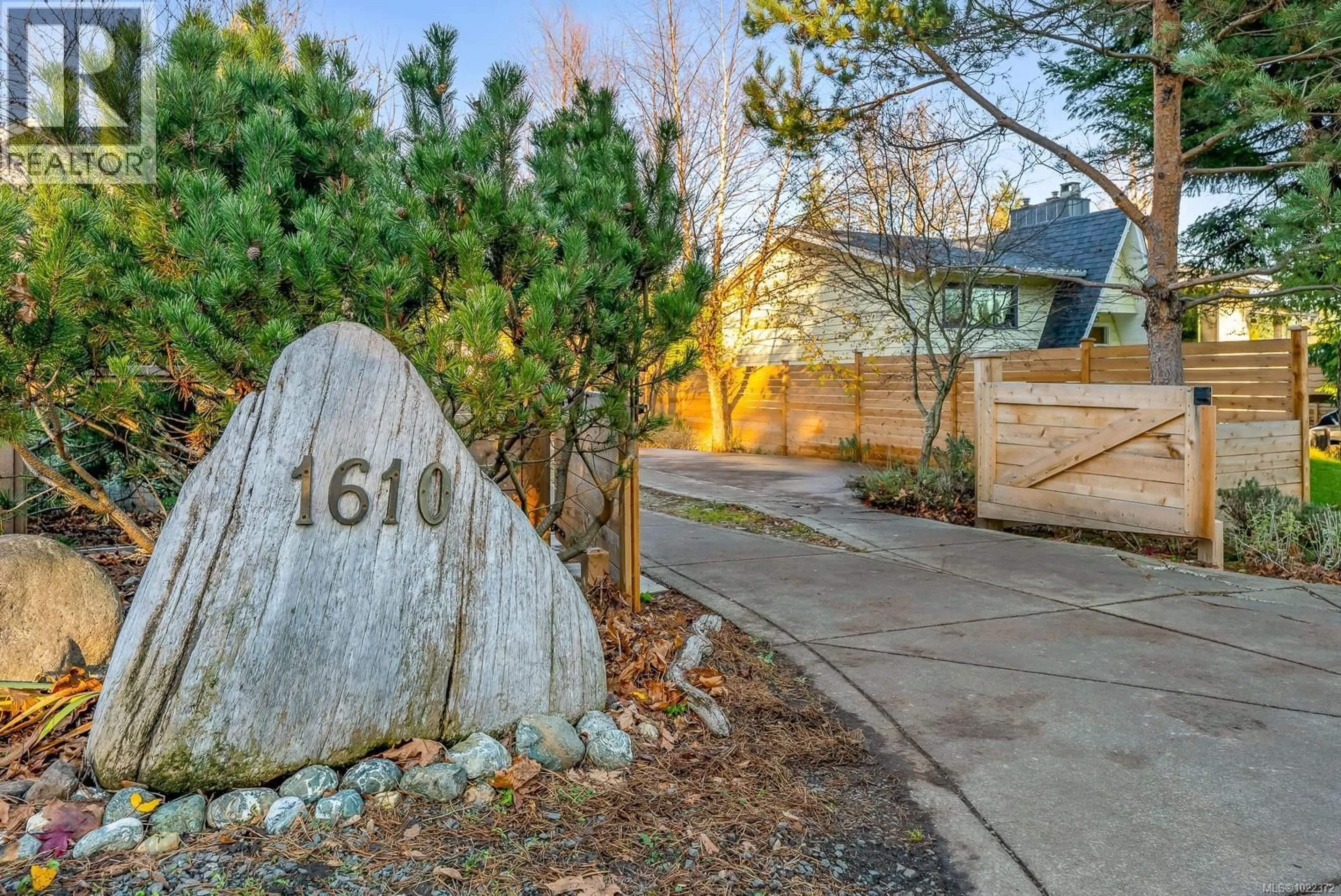 Unknown for 1610 DOGWOOD AVENUE, Comox British Columbia V9M2X8