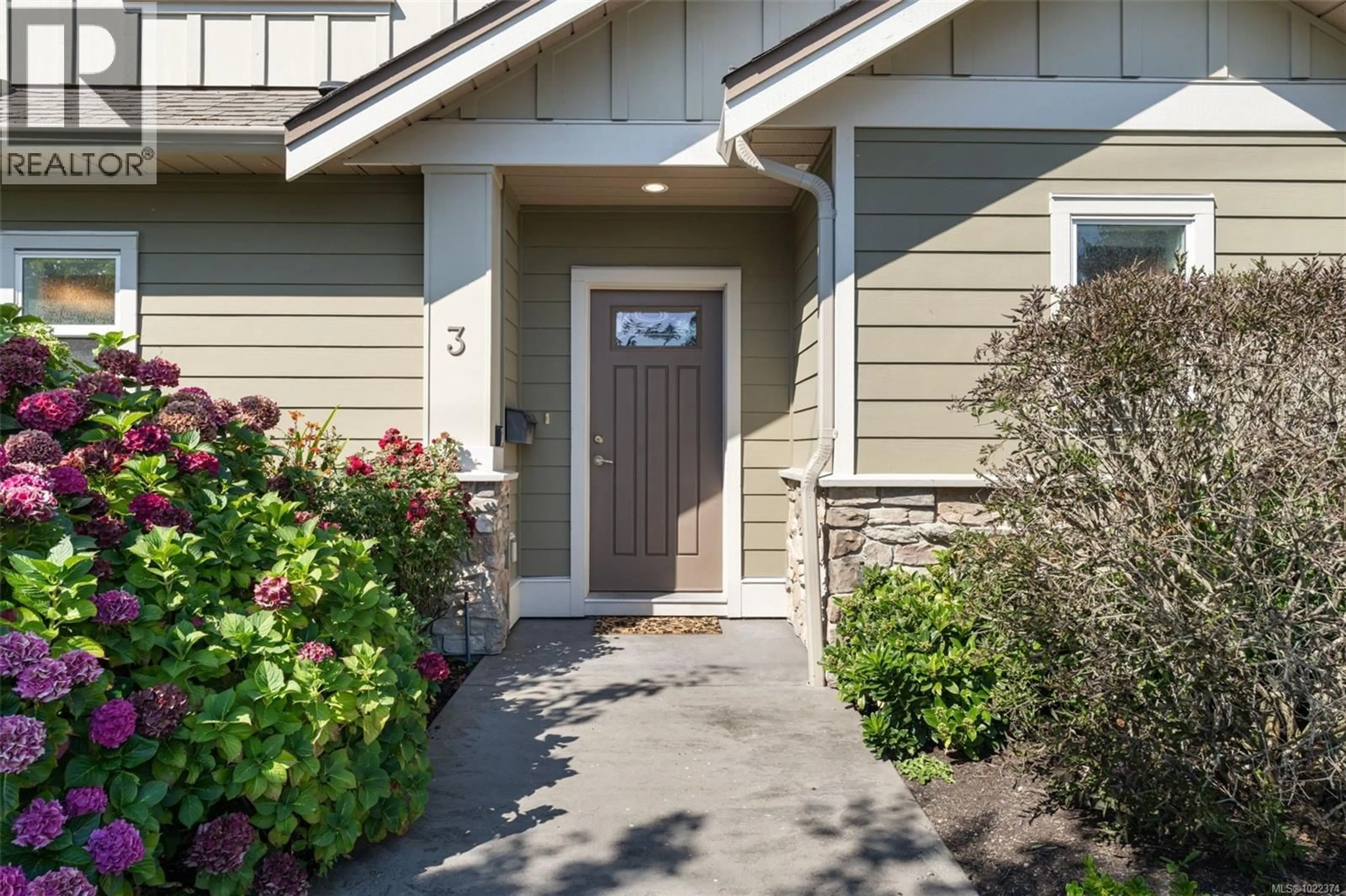 Indoor entryway for 3 - 2449 MALAVIEW AVENUE, Sidney British Columbia V8L2G4