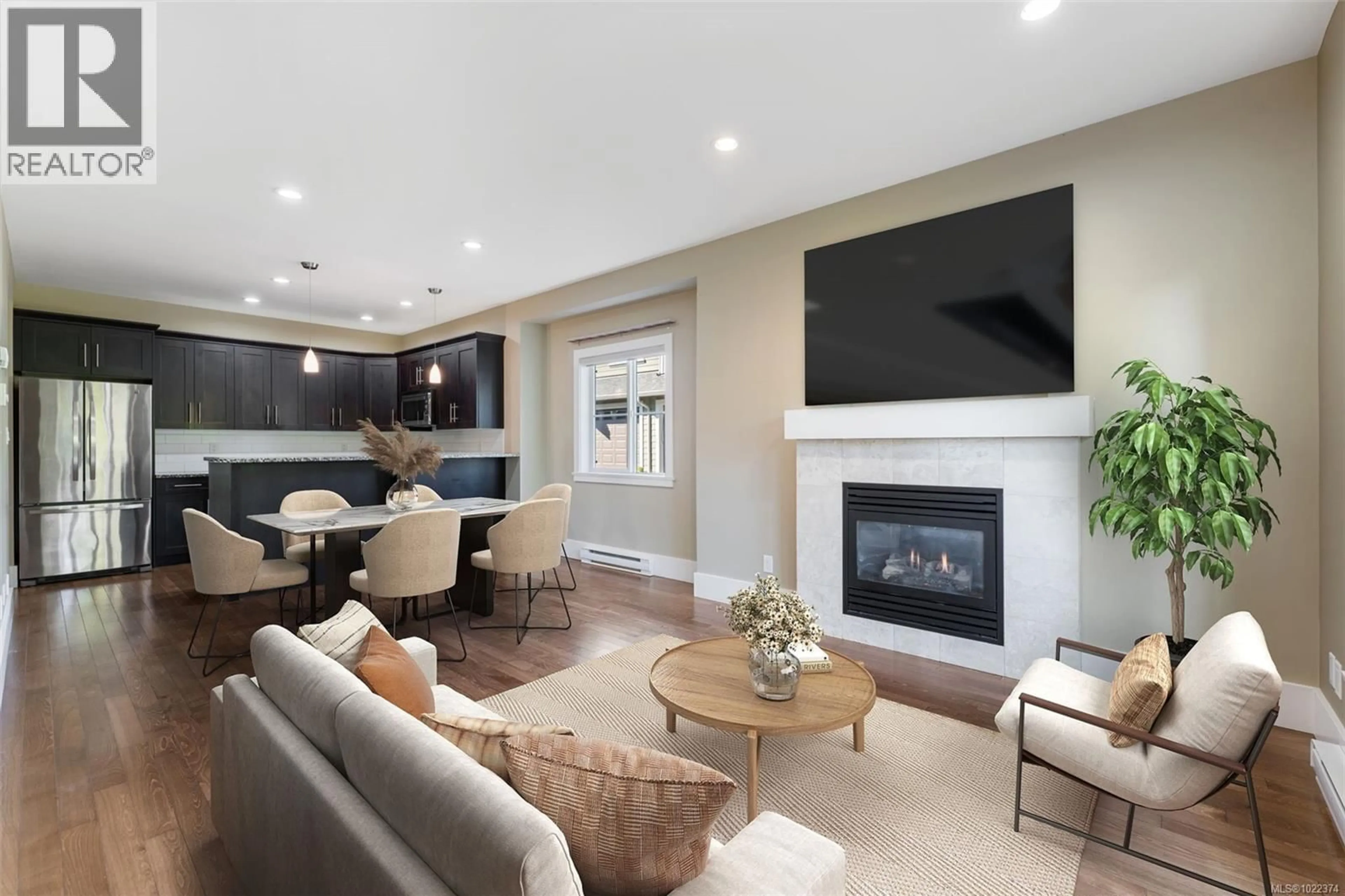 Living room with furniture, unknown for 3 - 2449 MALAVIEW AVENUE, Sidney British Columbia V8L2G4