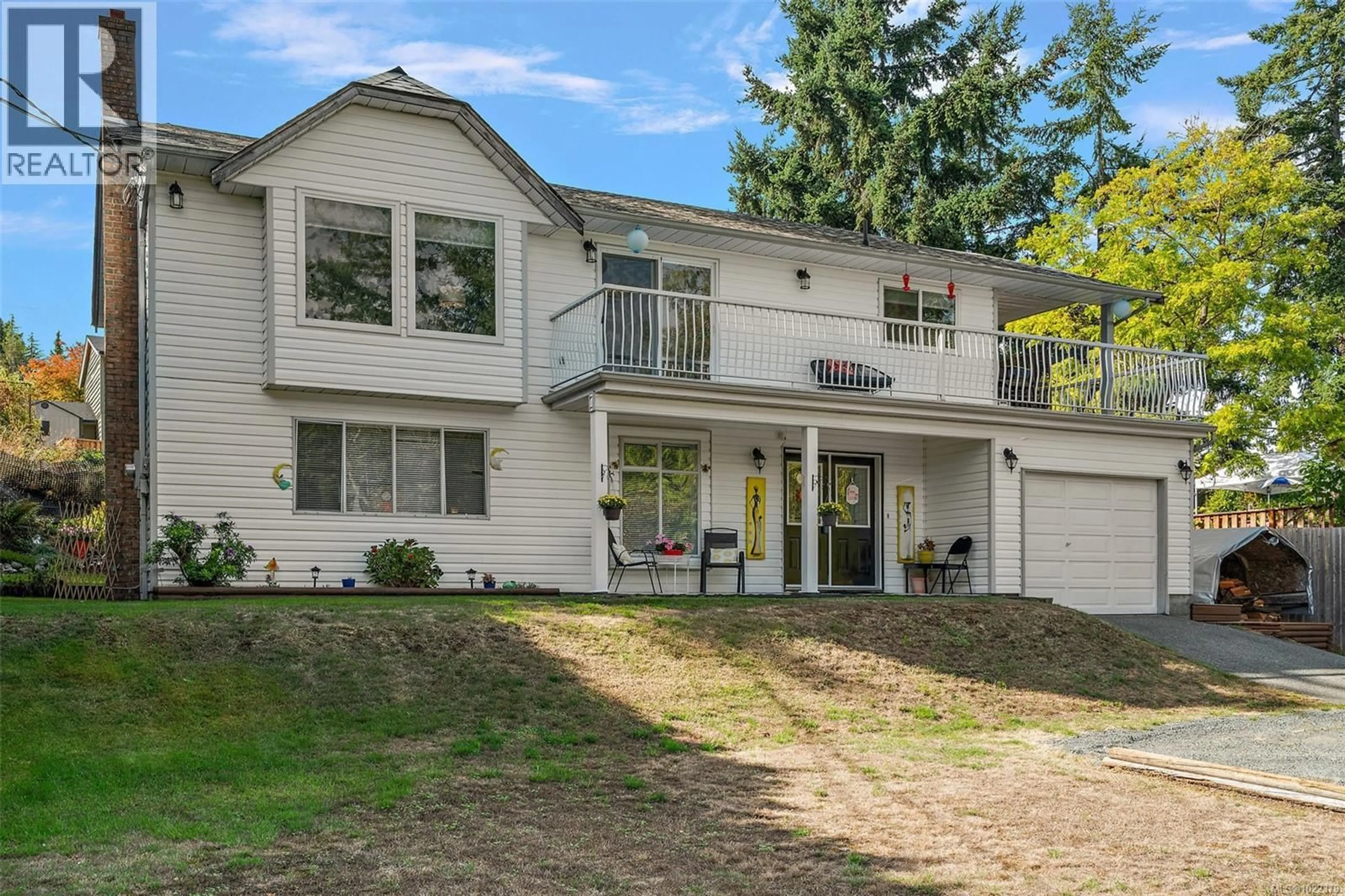 Home with vinyl exterior material, street for 6877 PHILIP ROAD, Lantzville British Columbia V0R2H0