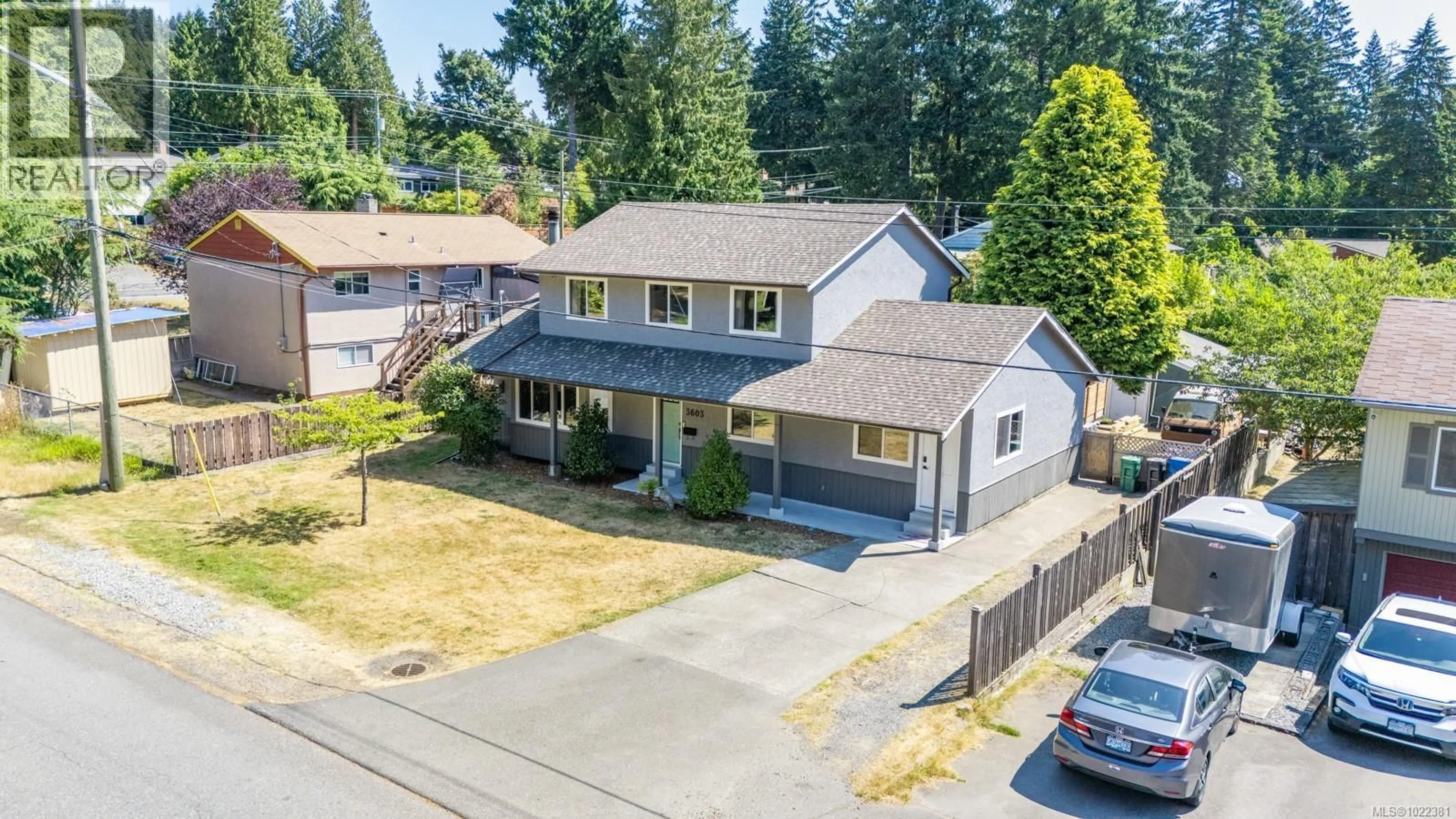 A pic from outside/outdoor area/front of a property/back of a property/a pic from drone, street for 3603 SUNRISE PLACE, Nanaimo British Columbia V9T2S7