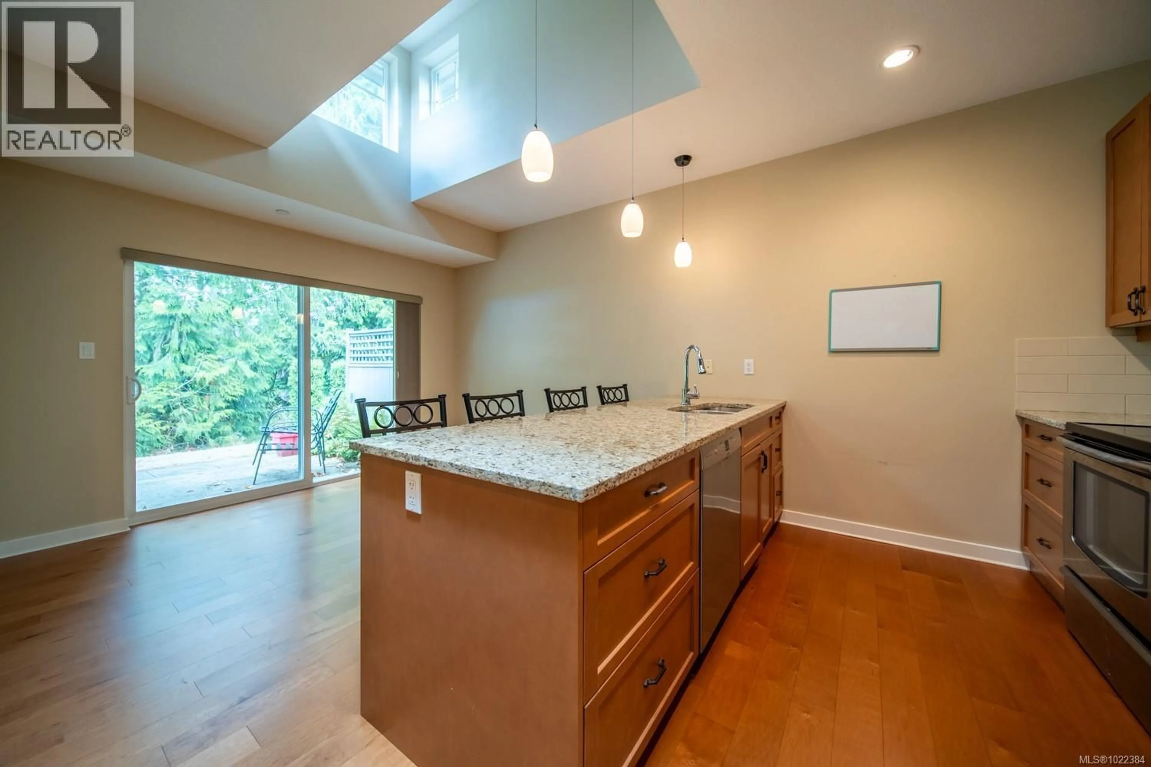 Open concept kitchen, ceramic/tile floor for 5 - 500 CORFIELD STREET, Parksville British Columbia V9P0A8