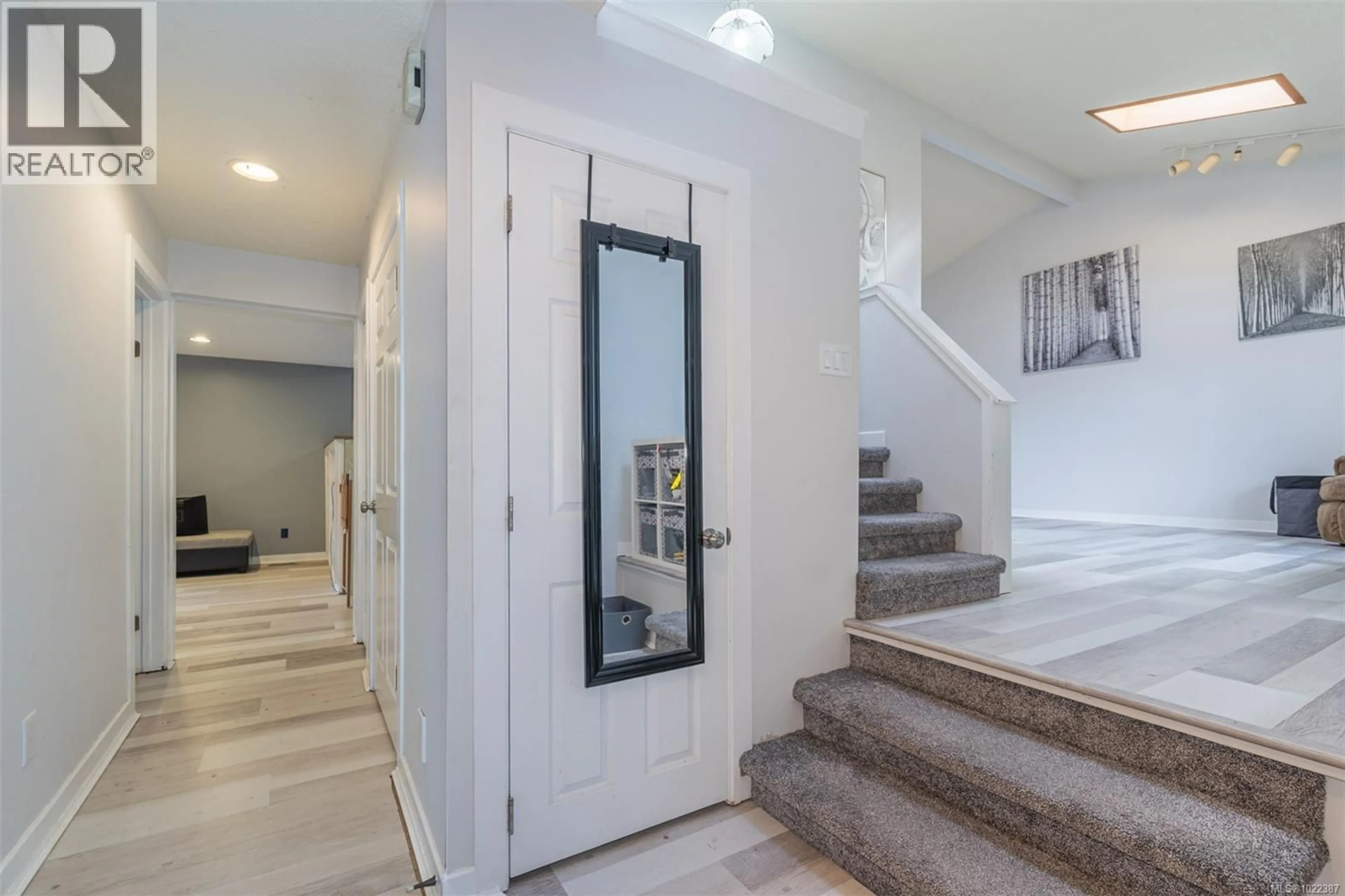 Indoor entryway for 2275 MILLSTREAM ROAD, Langford British Columbia V9B6H2