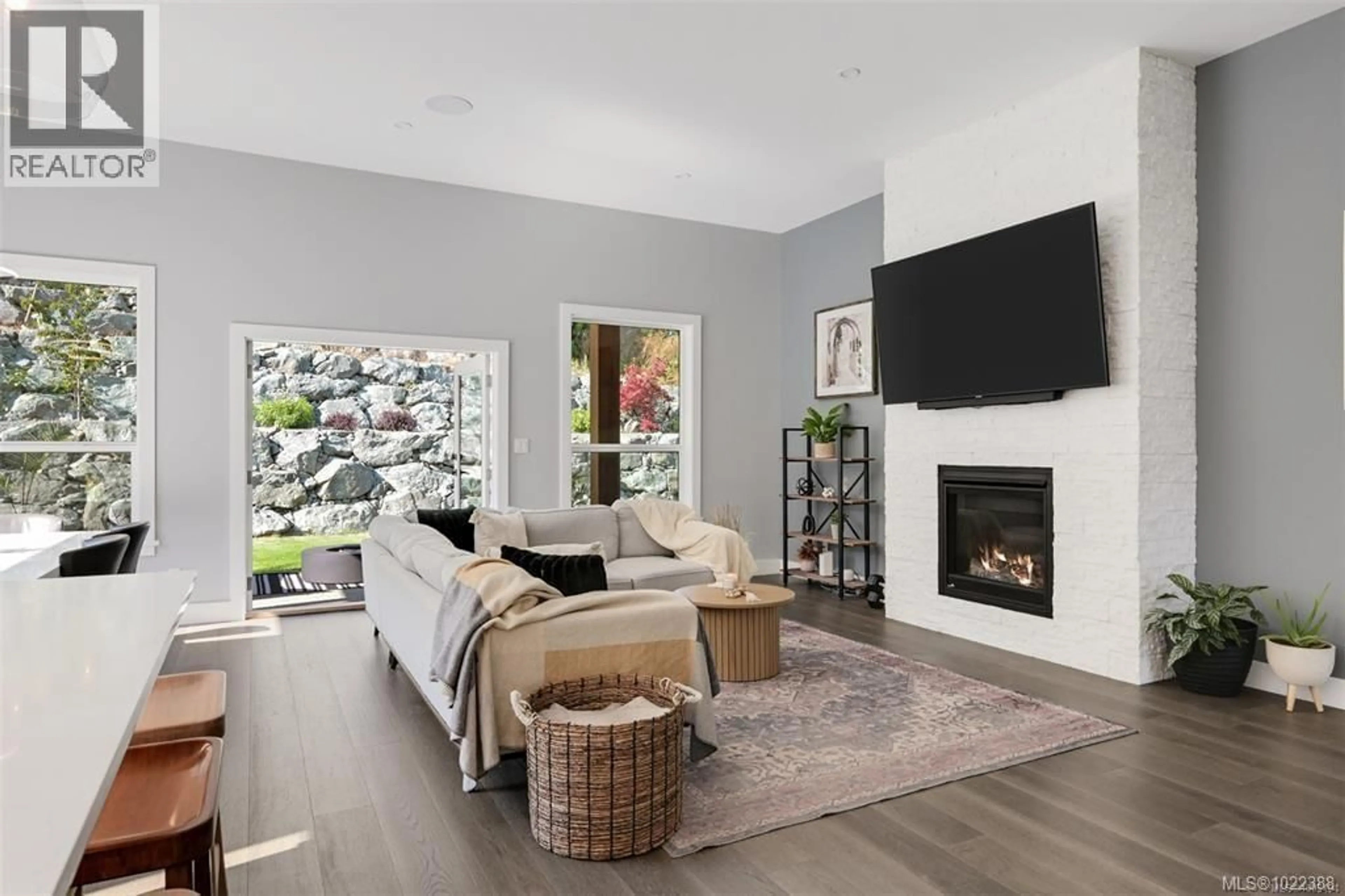 Living room with furniture, unknown for 847 BUCKTAIL ROAD, Mill Bay British Columbia V0R2P1