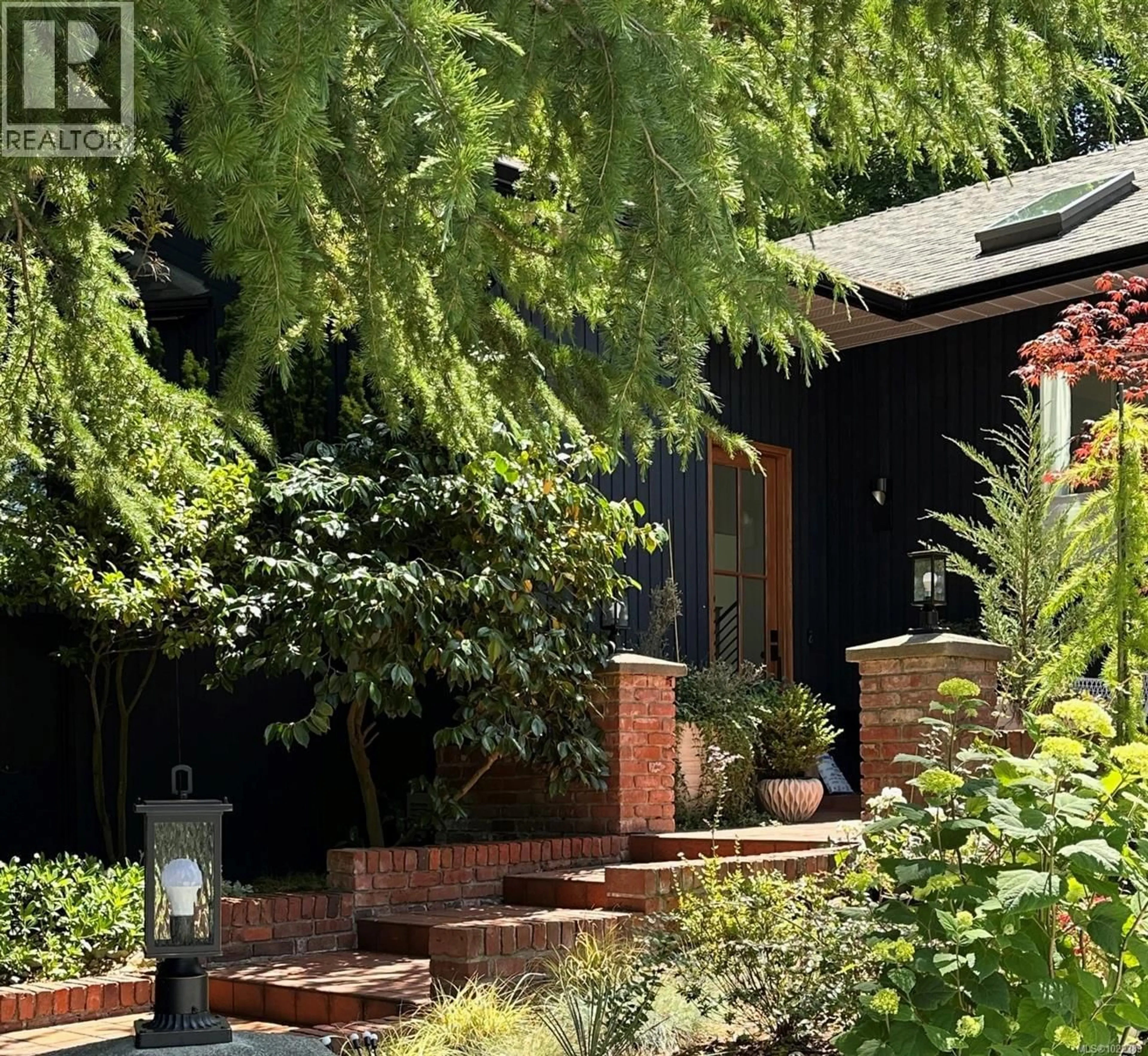 Home with brick exterior material, street for 1941 APPLETON PLACE, Saanich British Columbia V8N3A3