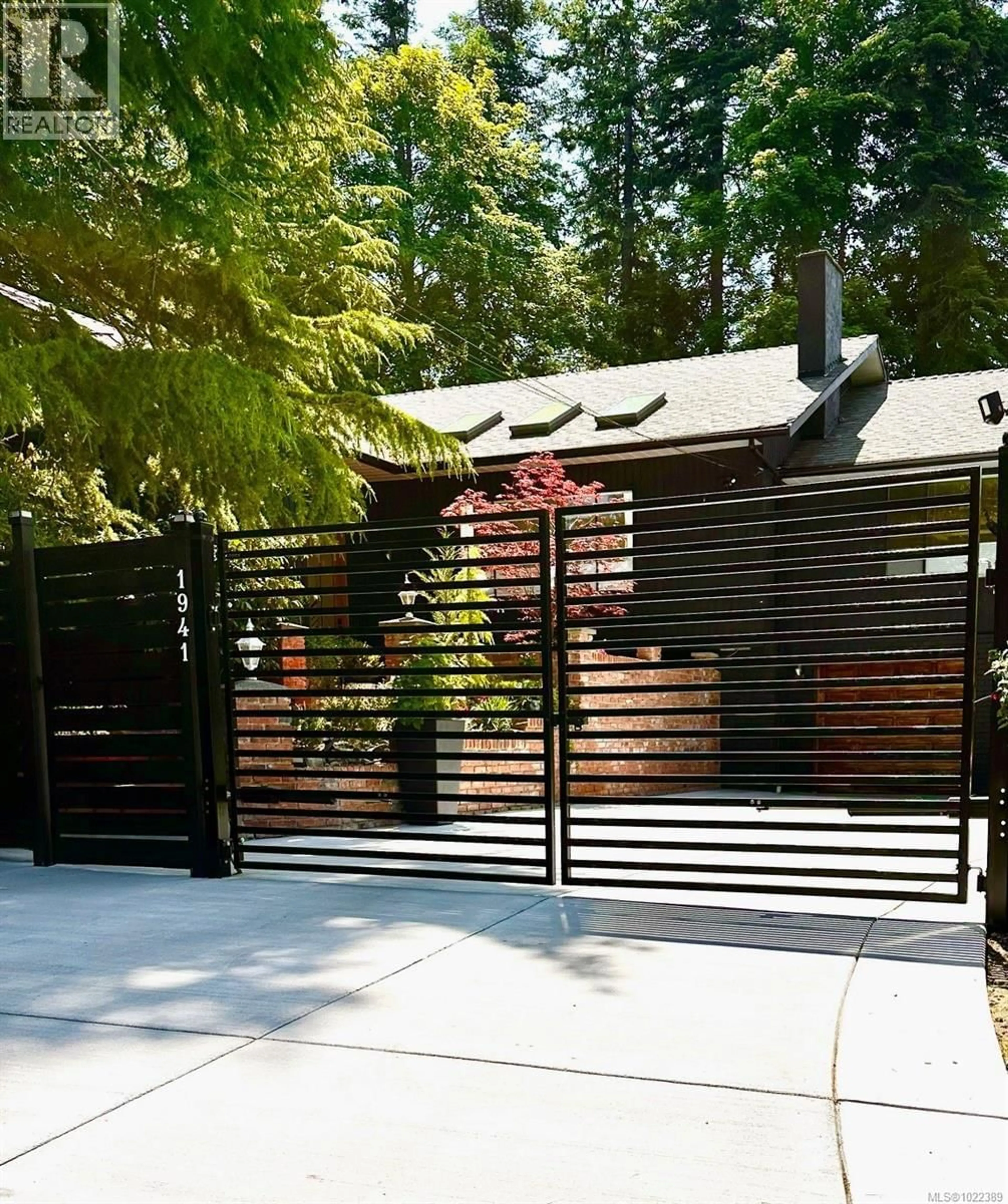 Unknown for 1941 APPLETON PLACE, Saanich British Columbia V8N3A3