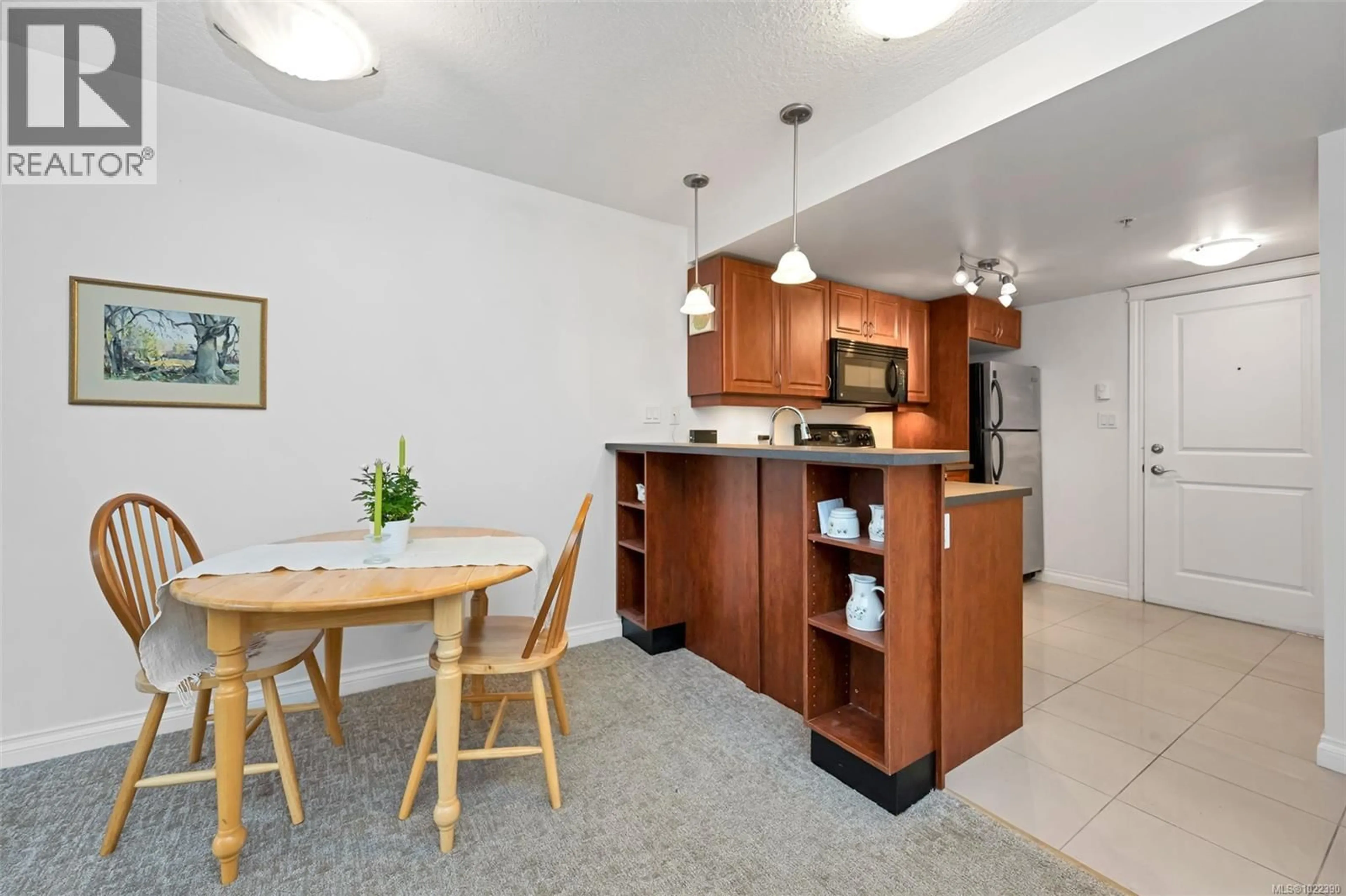 Standard kitchen, unknown for 301 - 4536 VIEWMONT AVENUE, Saanich British Columbia V8Z5L3