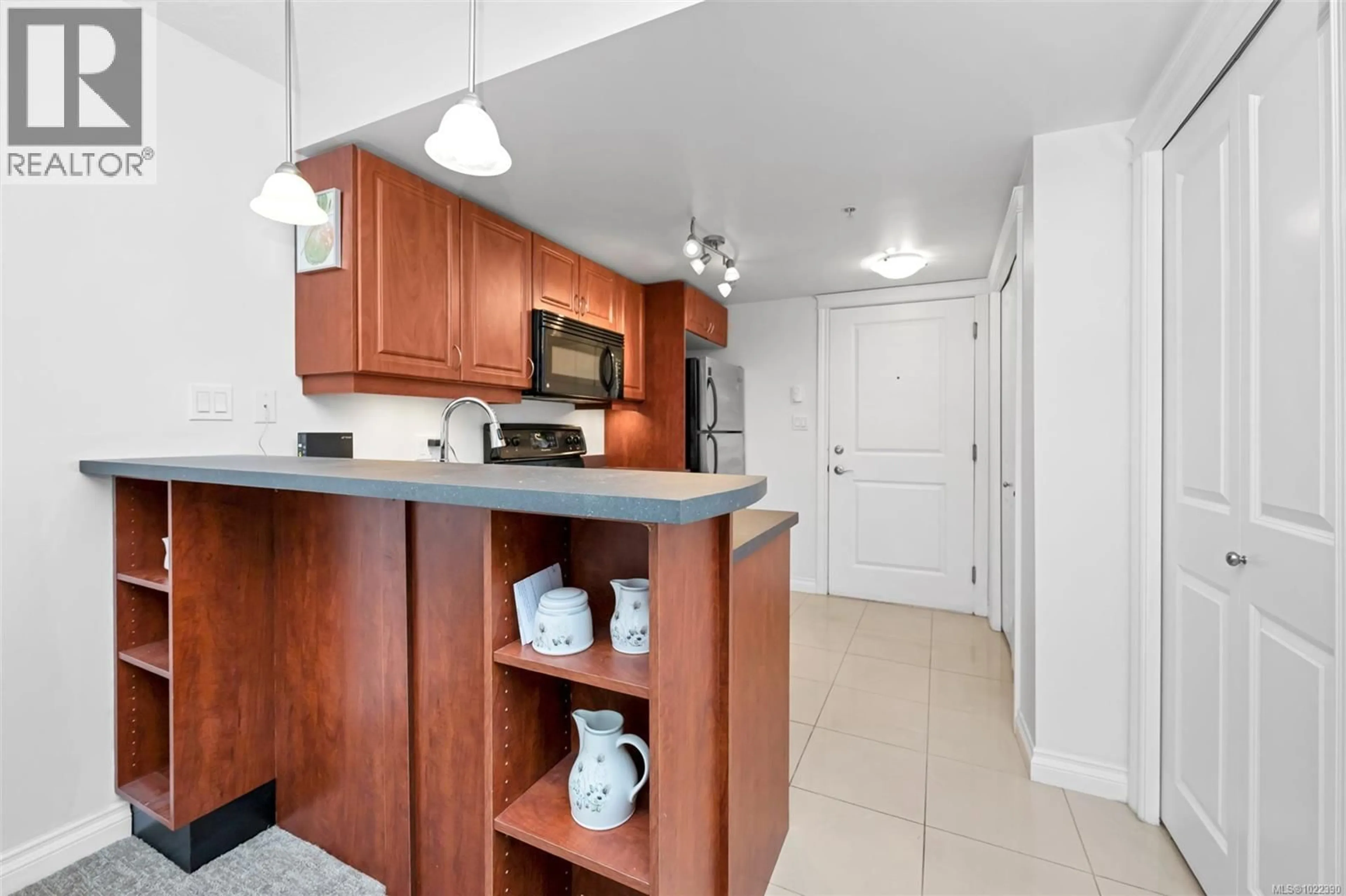 Standard kitchen, ceramic/tile floor for 301 - 4536 VIEWMONT AVENUE, Saanich British Columbia V8Z5L3