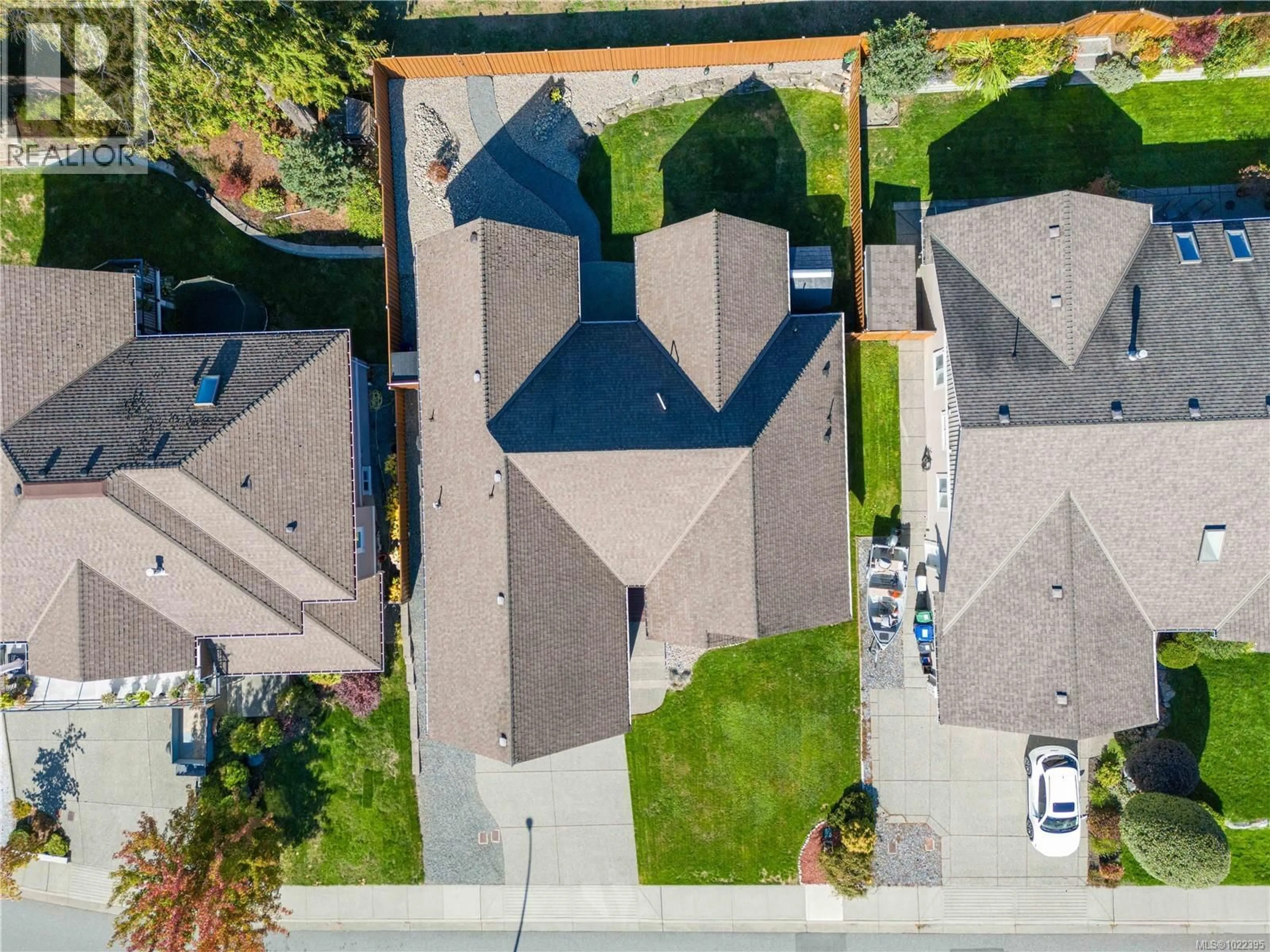 A pic from outside/outdoor area/front of a property/back of a property/a pic from drone, street for 3508 MONTEREY DRIVE, Nanaimo British Columbia V9T6T2