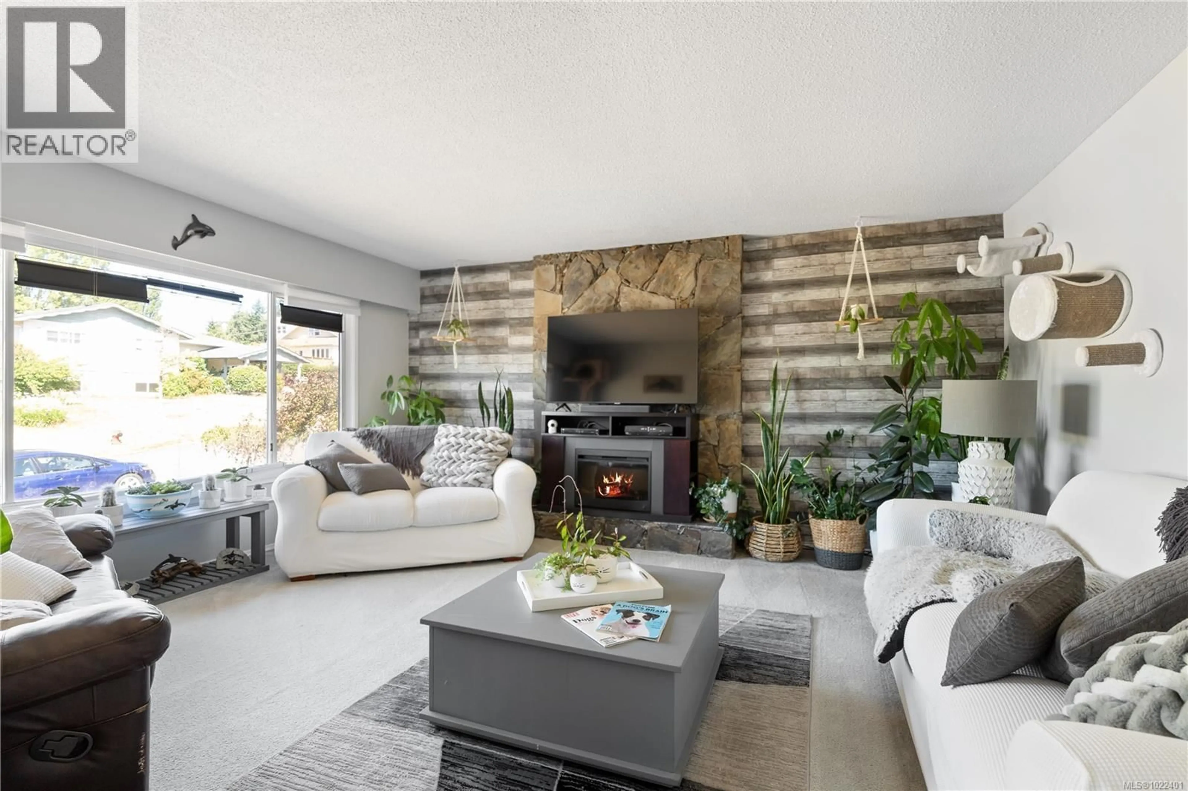 Living room with furniture, wood/laminate floor for 3273 MEGAW PLACE, Saanich British Columbia V8P5J7