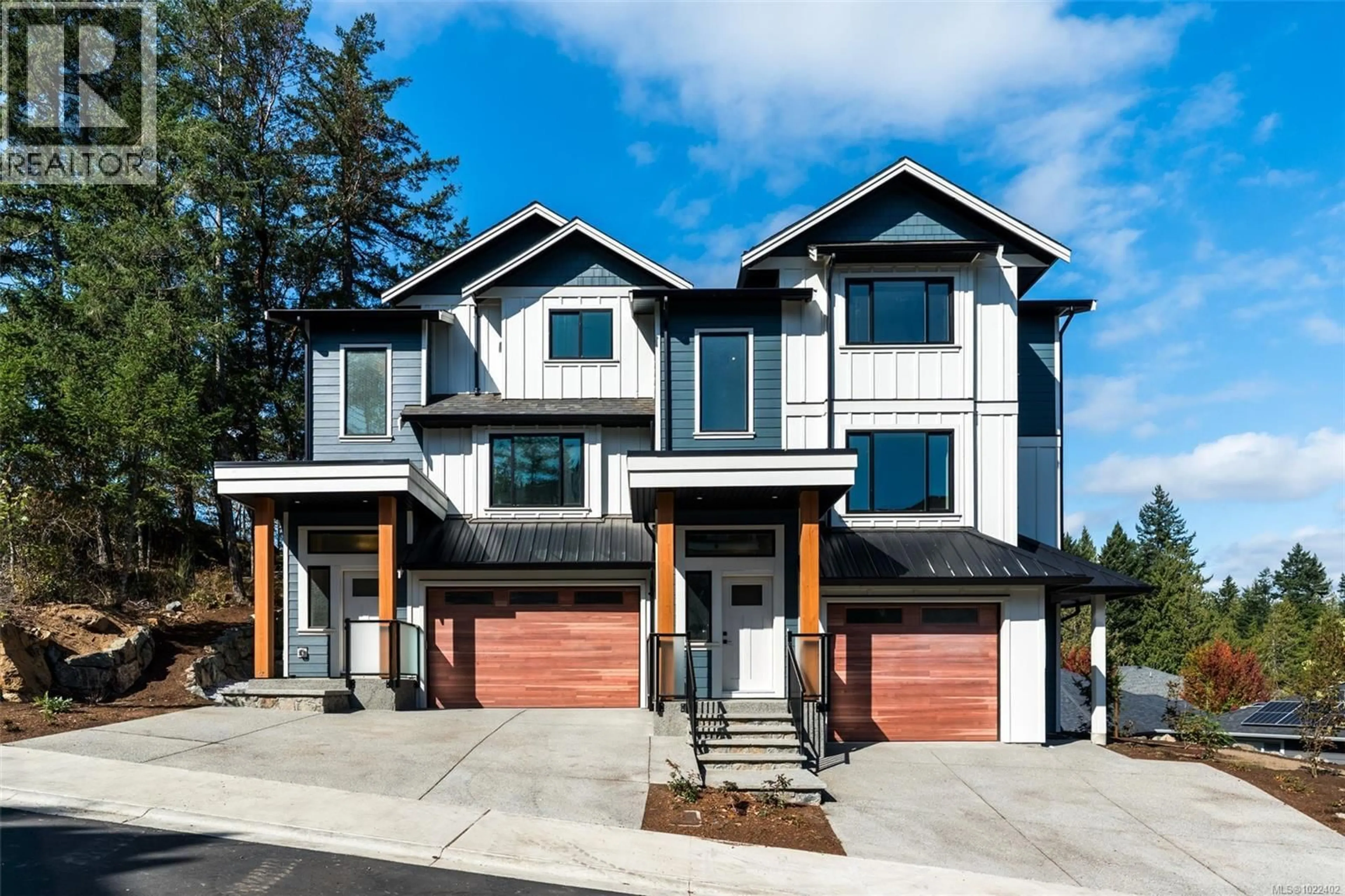 Home with vinyl exterior material, street for 1 - 571 BEZANTON WAY, Colwood British Columbia V9C0H2
