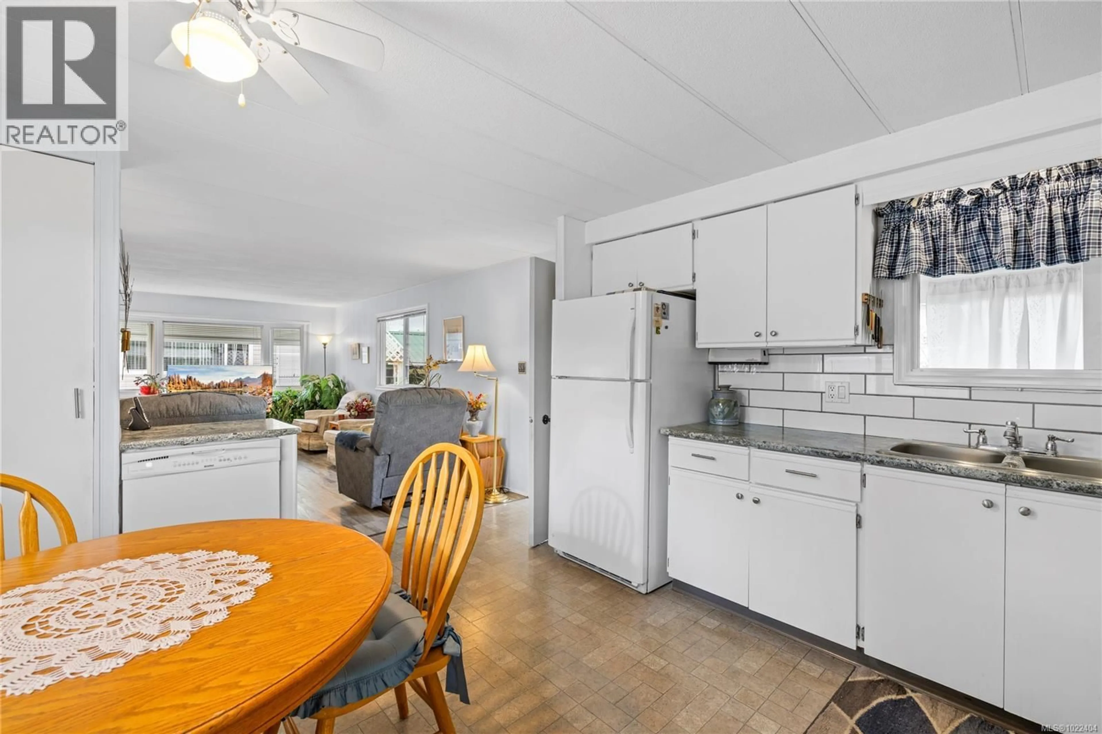 Open concept kitchen, ceramic/tile floor for K - 394 CRAIG STREET, Parksville British Columbia V9P1L4