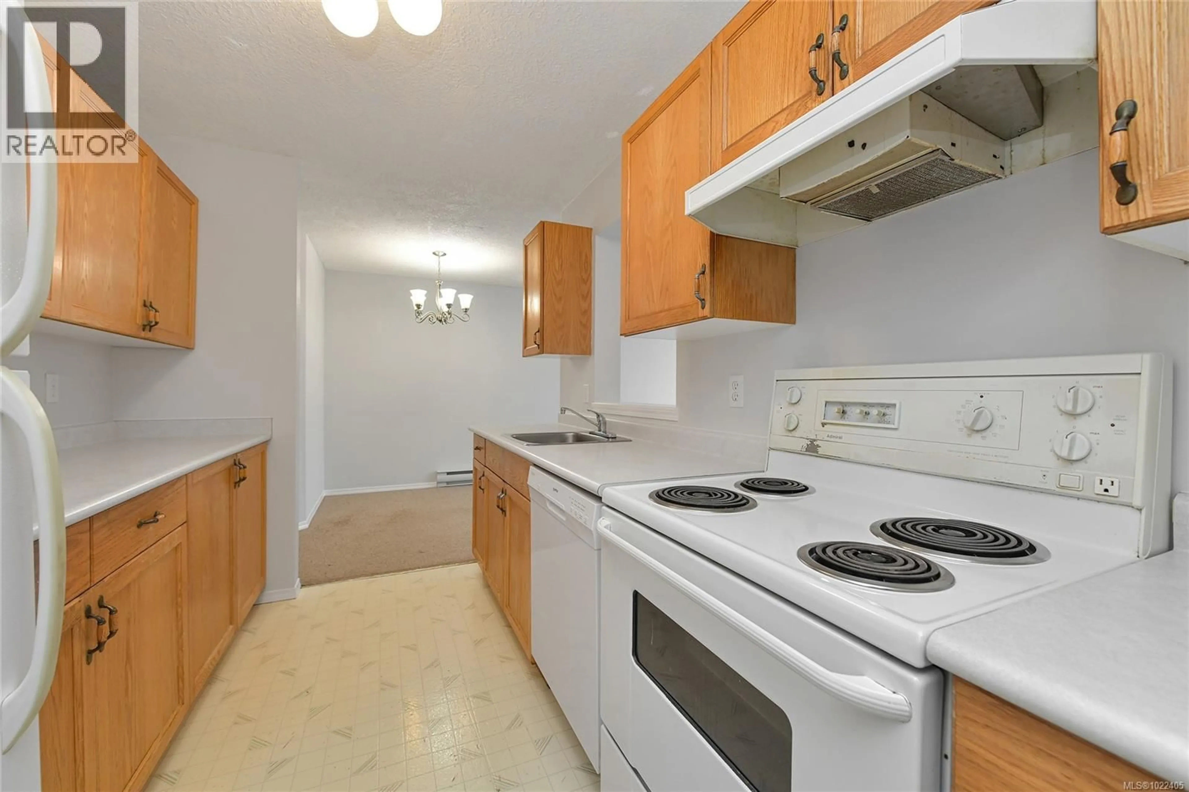 Standard kitchen, unknown for 203 - 3226 COWICHAN LAKE ROAD, Duncan British Columbia V9L4B9