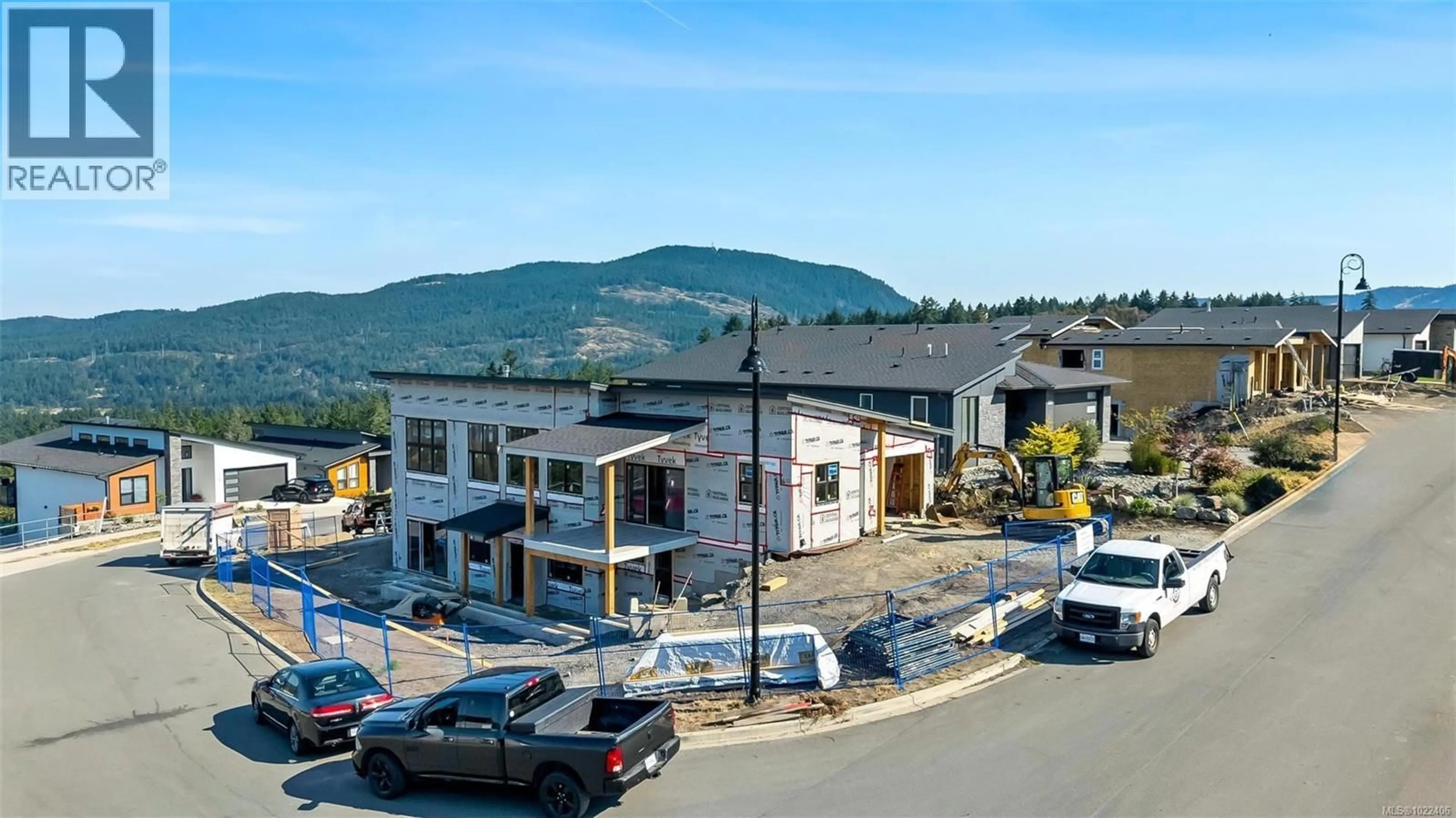 A pic from outside/outdoor area/front of a property/back of a property/a pic from drone, mountain view for 3229 WOODRUSH DRIVE, Duncan British Columbia V9L0J9