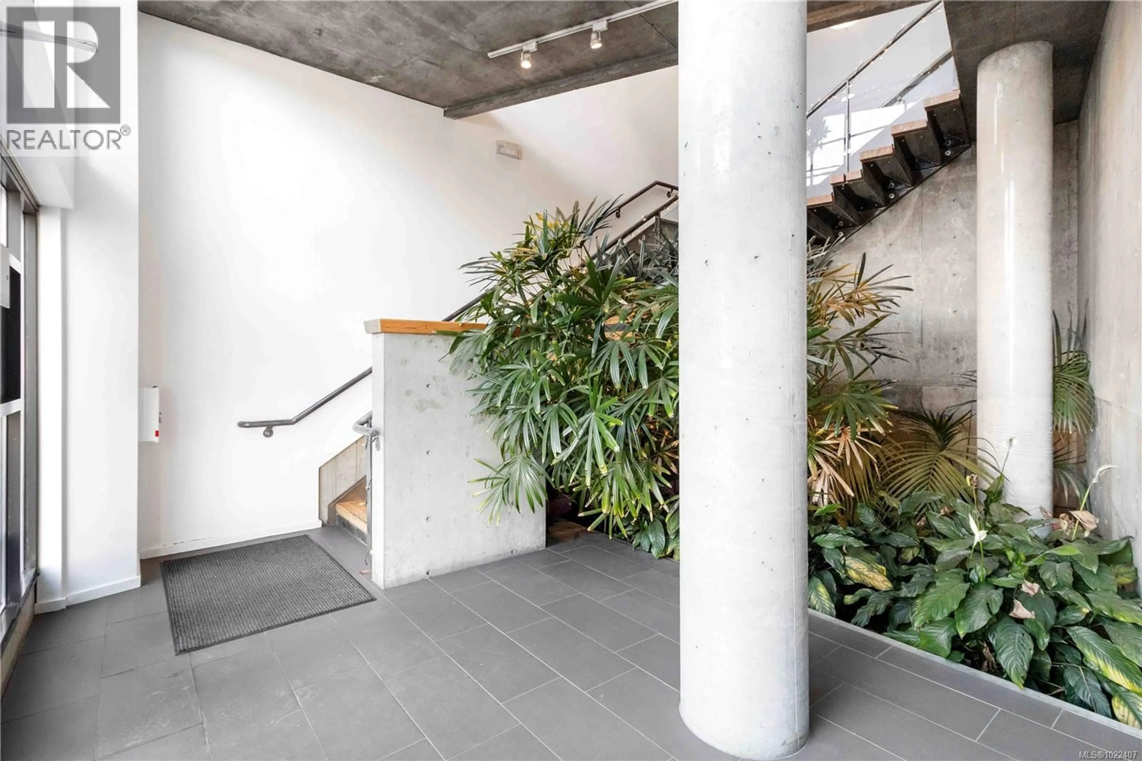 Indoor foyer for 117 - 409 SWIFT STREET, Victoria British Columbia V8W1S2