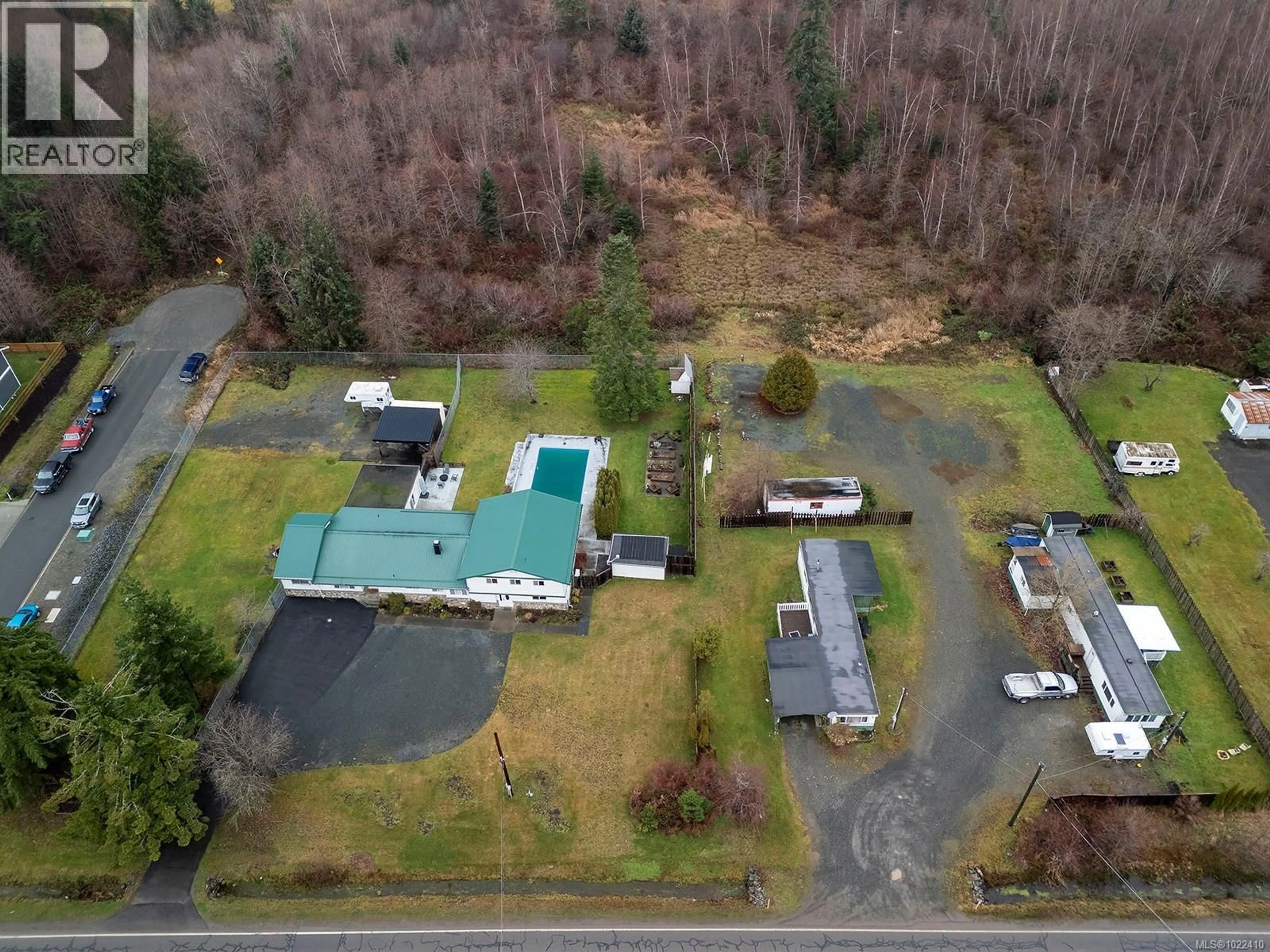 A pic from outside/outdoor area/front of a property/back of a property/a pic from drone, unknown for 1870 WILLIS ROAD, Campbell River British Columbia V9W3W1