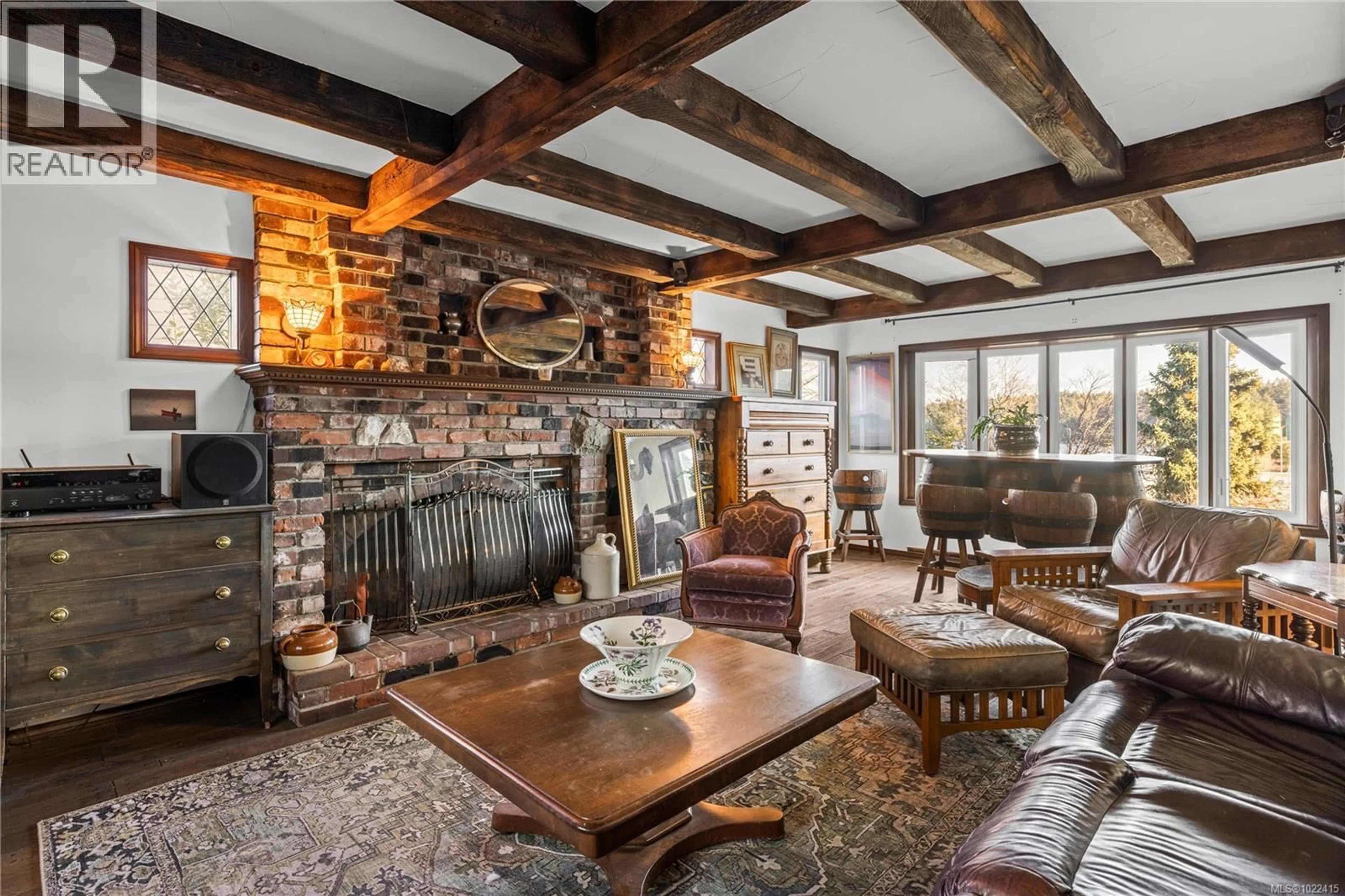 Living room with furniture, unknown for 618 BEACH DRIVE, Nanaimo British Columbia V9S2X9