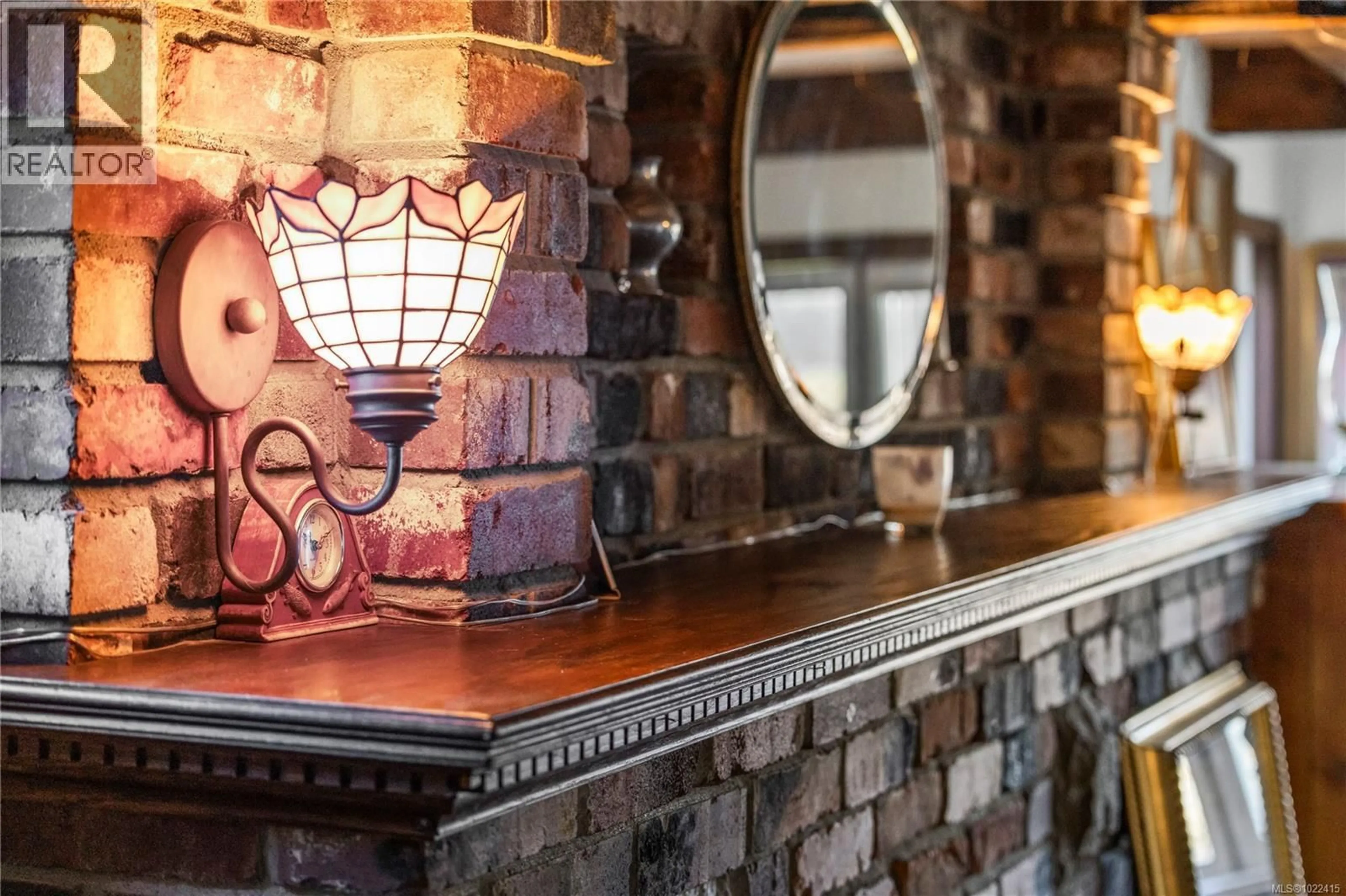 Rustic kitchen, ceramic/tile floor for 618 BEACH DRIVE, Nanaimo British Columbia V9S2X9