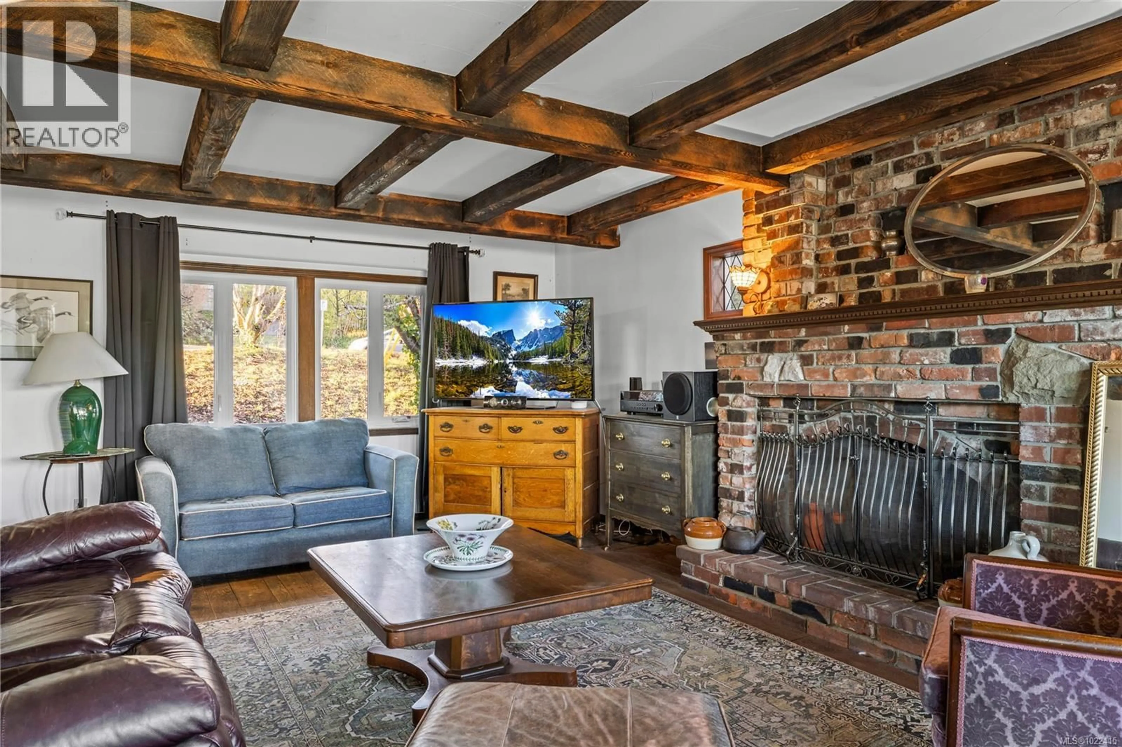 Living room with furniture, unknown for 618 BEACH DRIVE, Nanaimo British Columbia V9S2X9