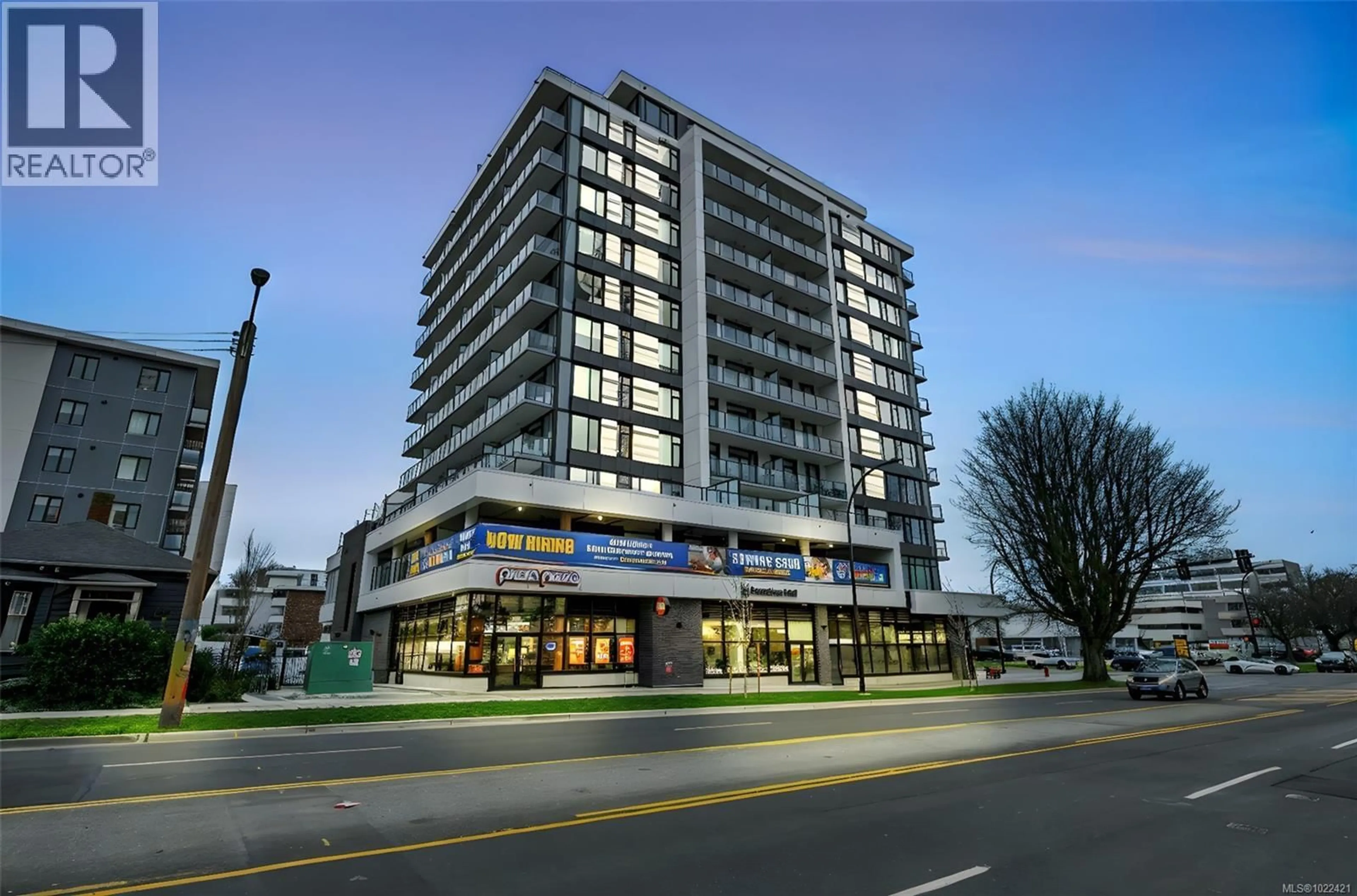 Indoor foyer for 702 - 1100 YATES STREET, Victoria British Columbia V8V0H5