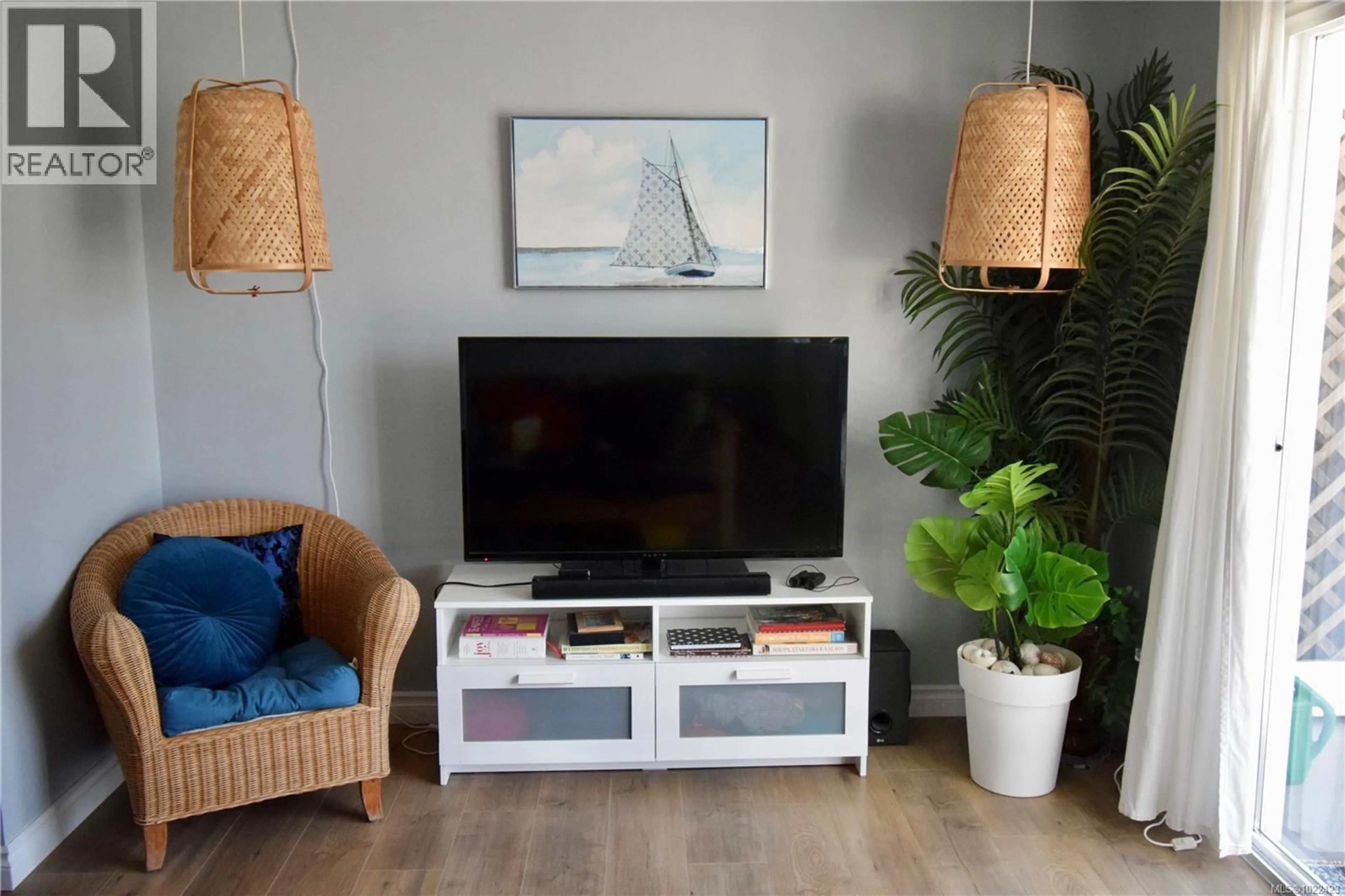 Living room with furniture, wood/laminate floor for 38 CLARK DRIVE, Port Alice British Columbia V0N2N0
