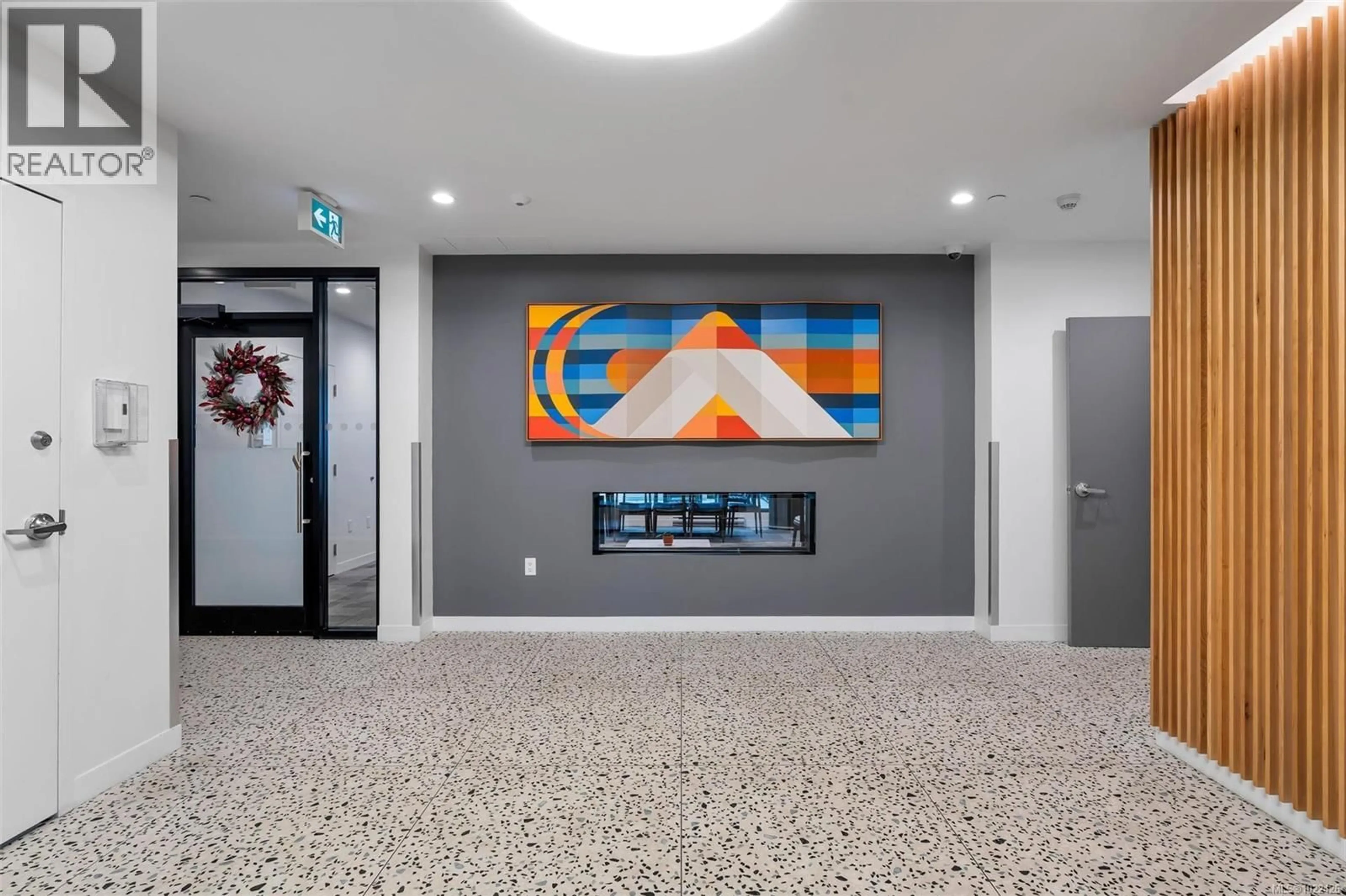 Indoor foyer for 417 - 1115 JOHNSON STREET, Victoria British Columbia V8V0H2