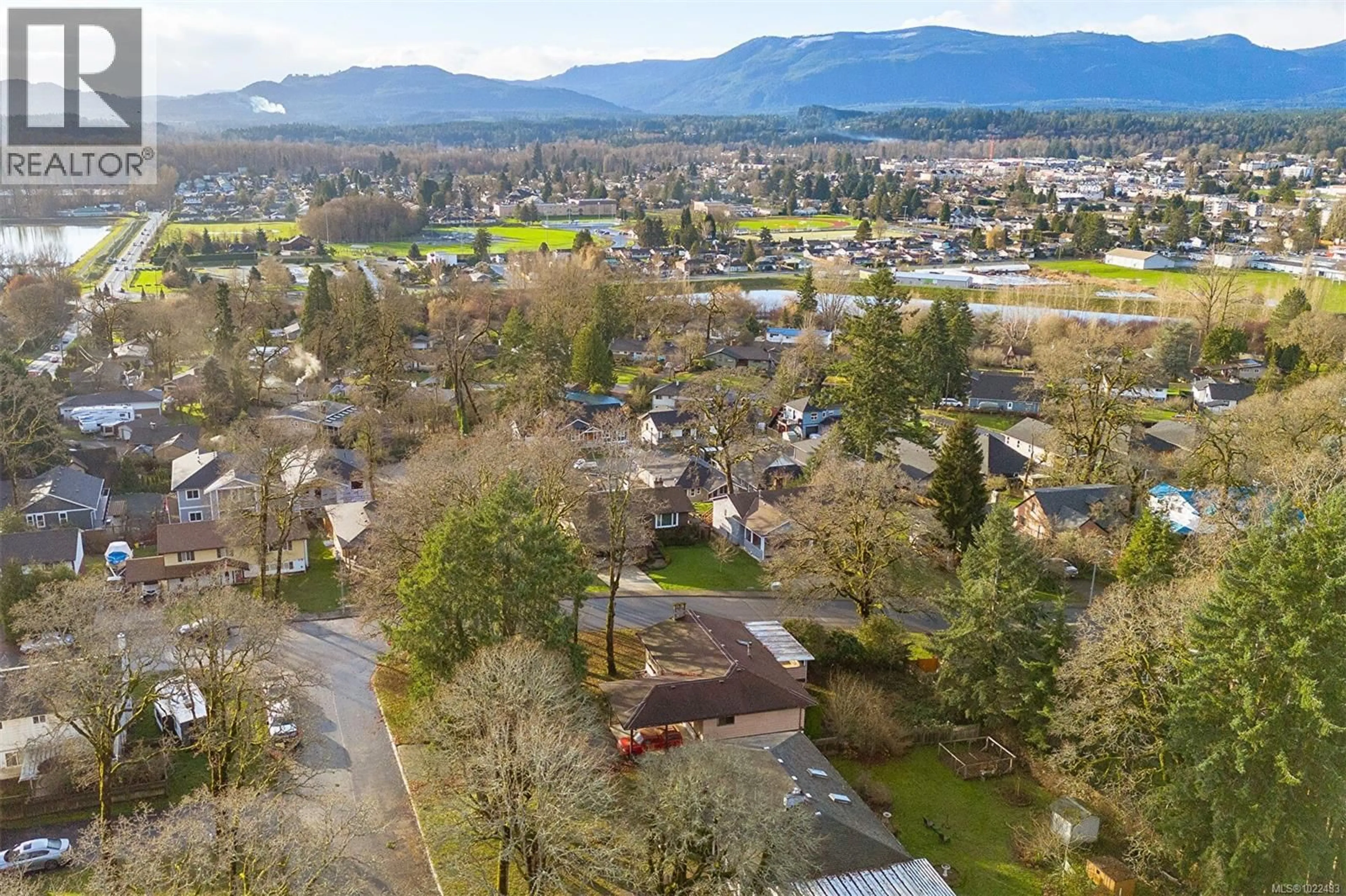 A pic from outside/outdoor area/front of a property/back of a property/a pic from drone, mountain view for 6026 HYACINTH PLACE, Duncan British Columbia V9L3Y7