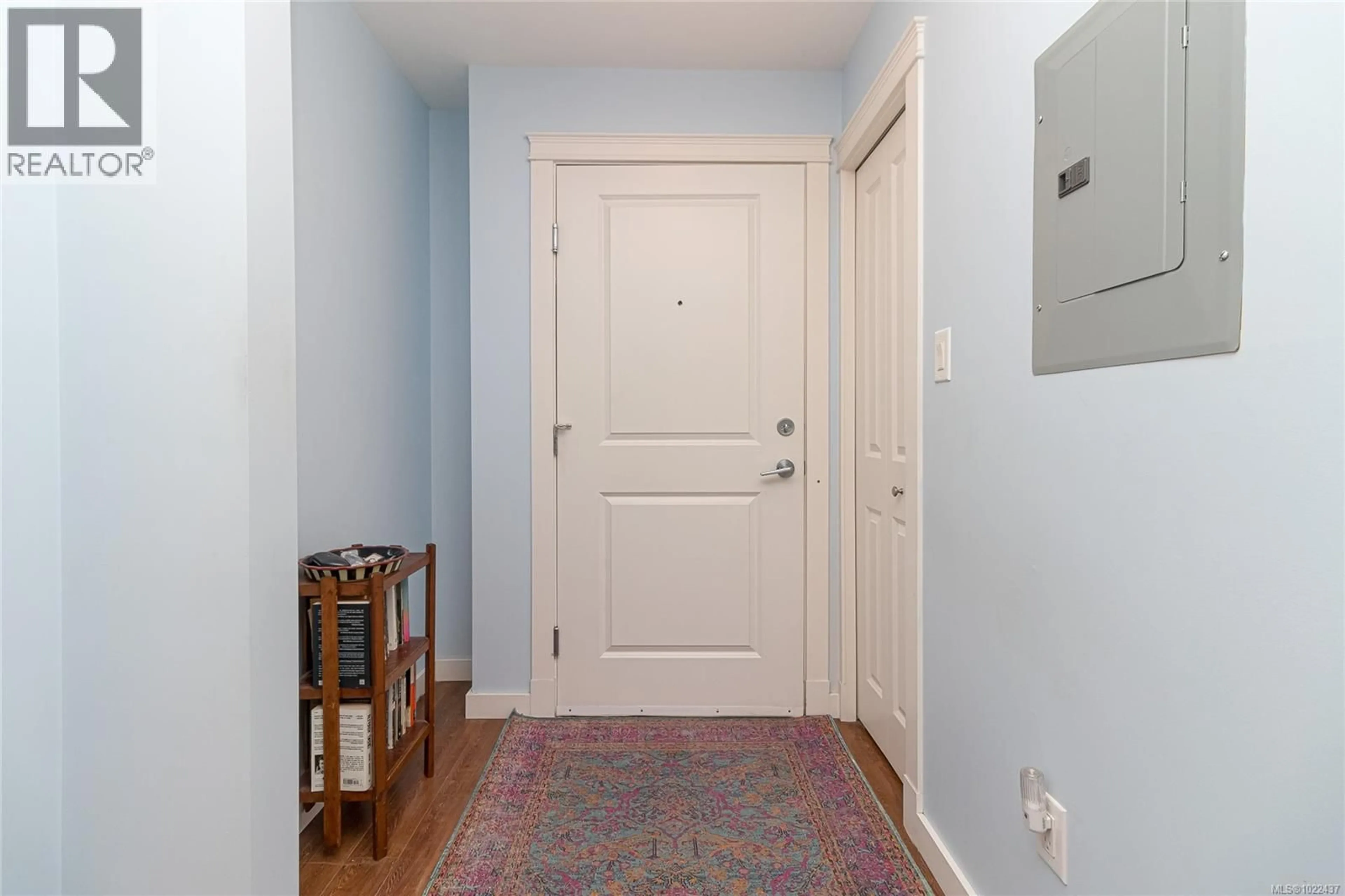 Indoor entryway for 313 - 1405 ESQUIMALT ROAD, Esquimalt British Columbia V9A0A4