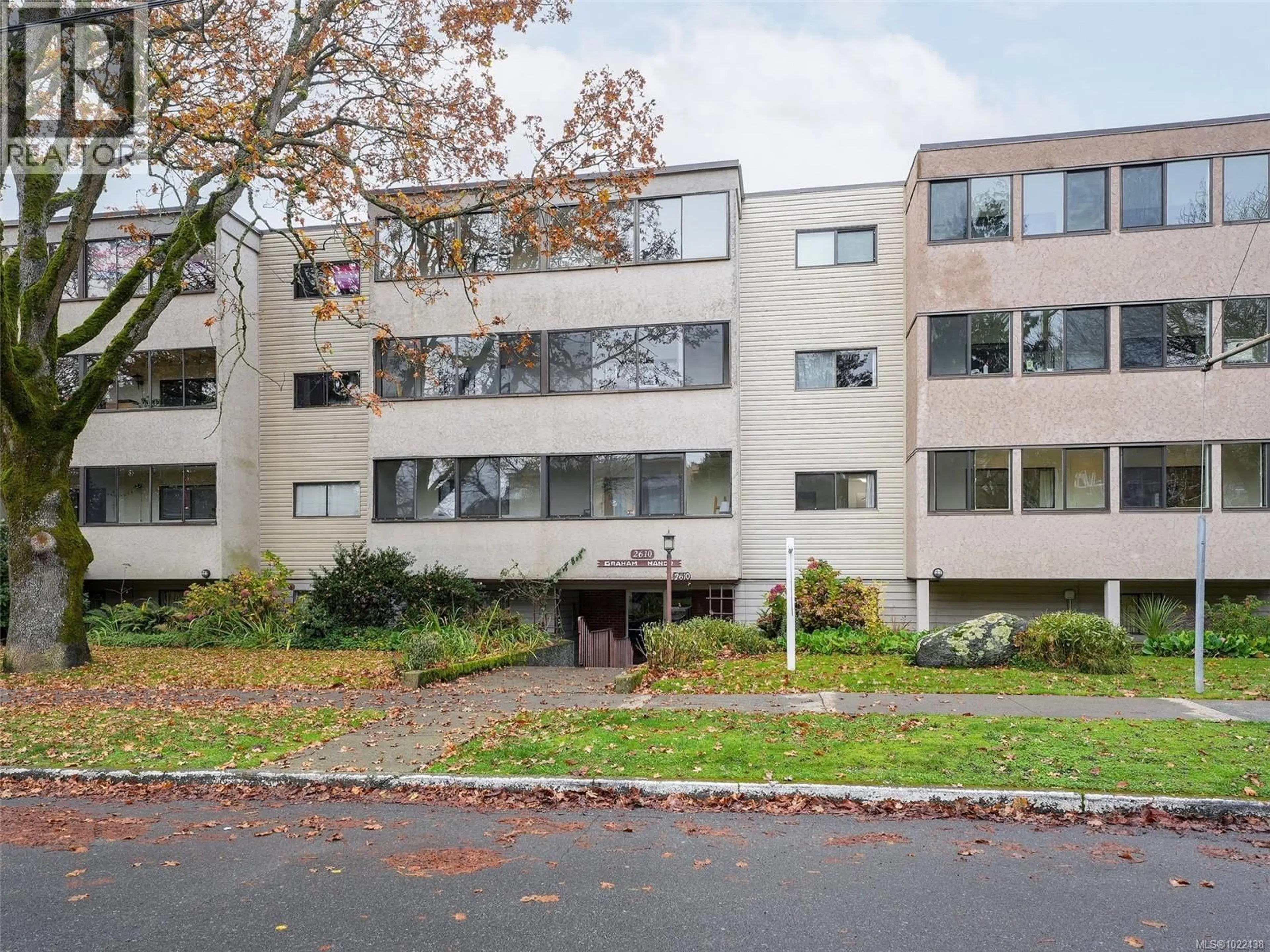 Unknown for 105 - 2610 GRAHAM STREET, Victoria British Columbia V8T3Y9